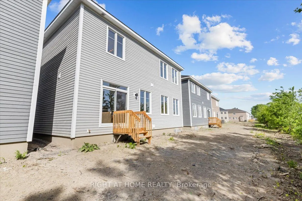 91 HACKAMORE Crescent