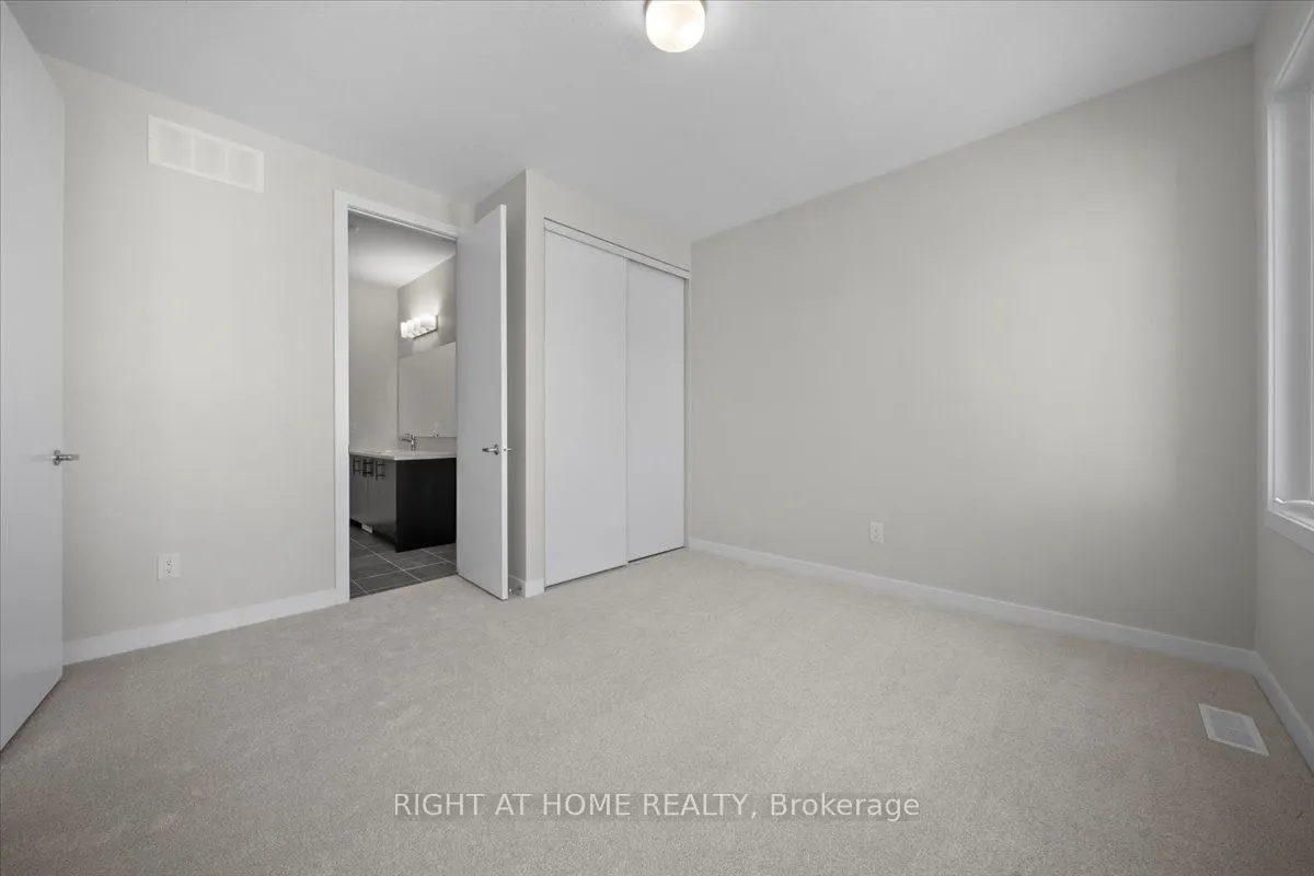 91 HACKAMORE Crescent