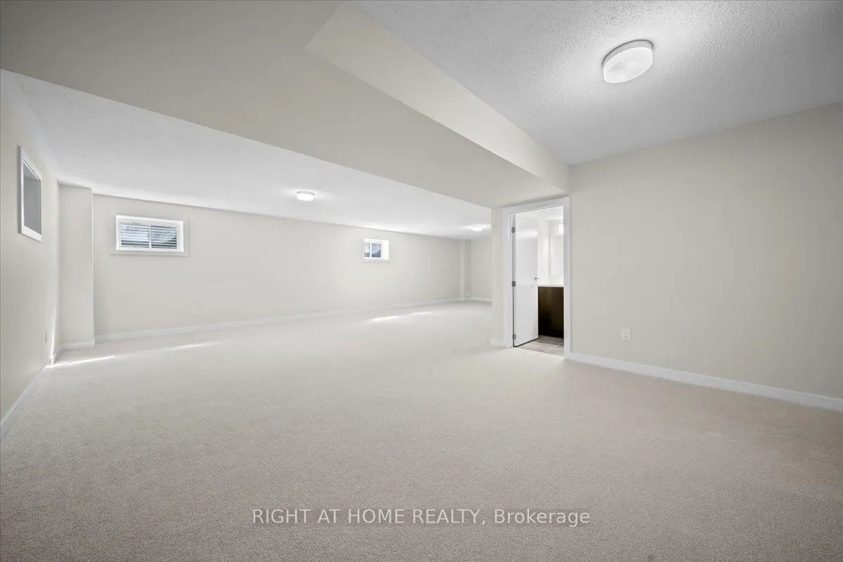 91 HACKAMORE Crescent