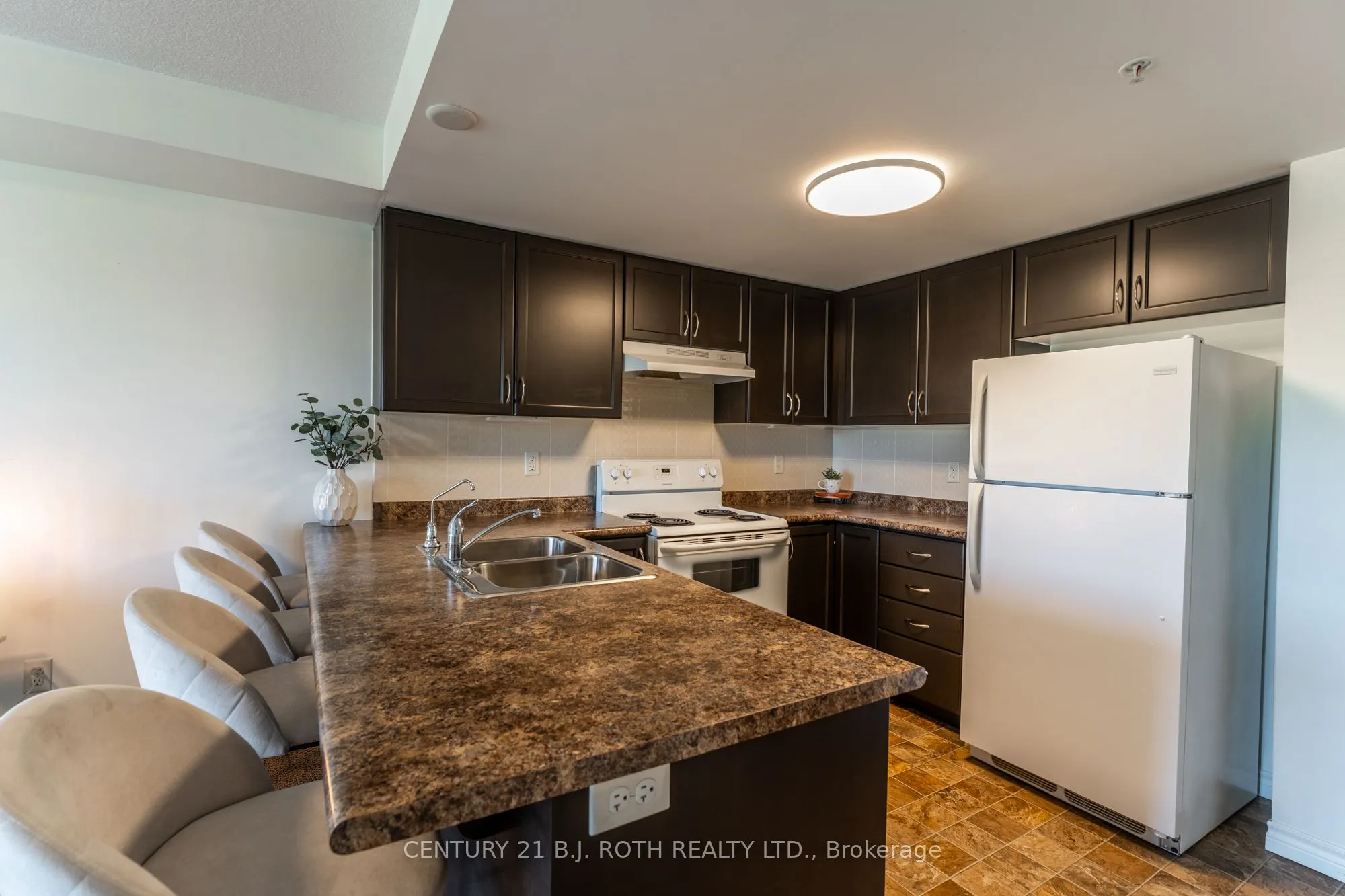 67 Kingsbury Square, #403
