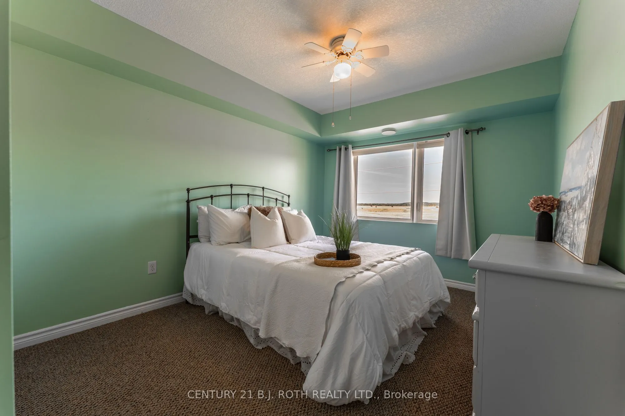 67 Kingsbury Square, #403