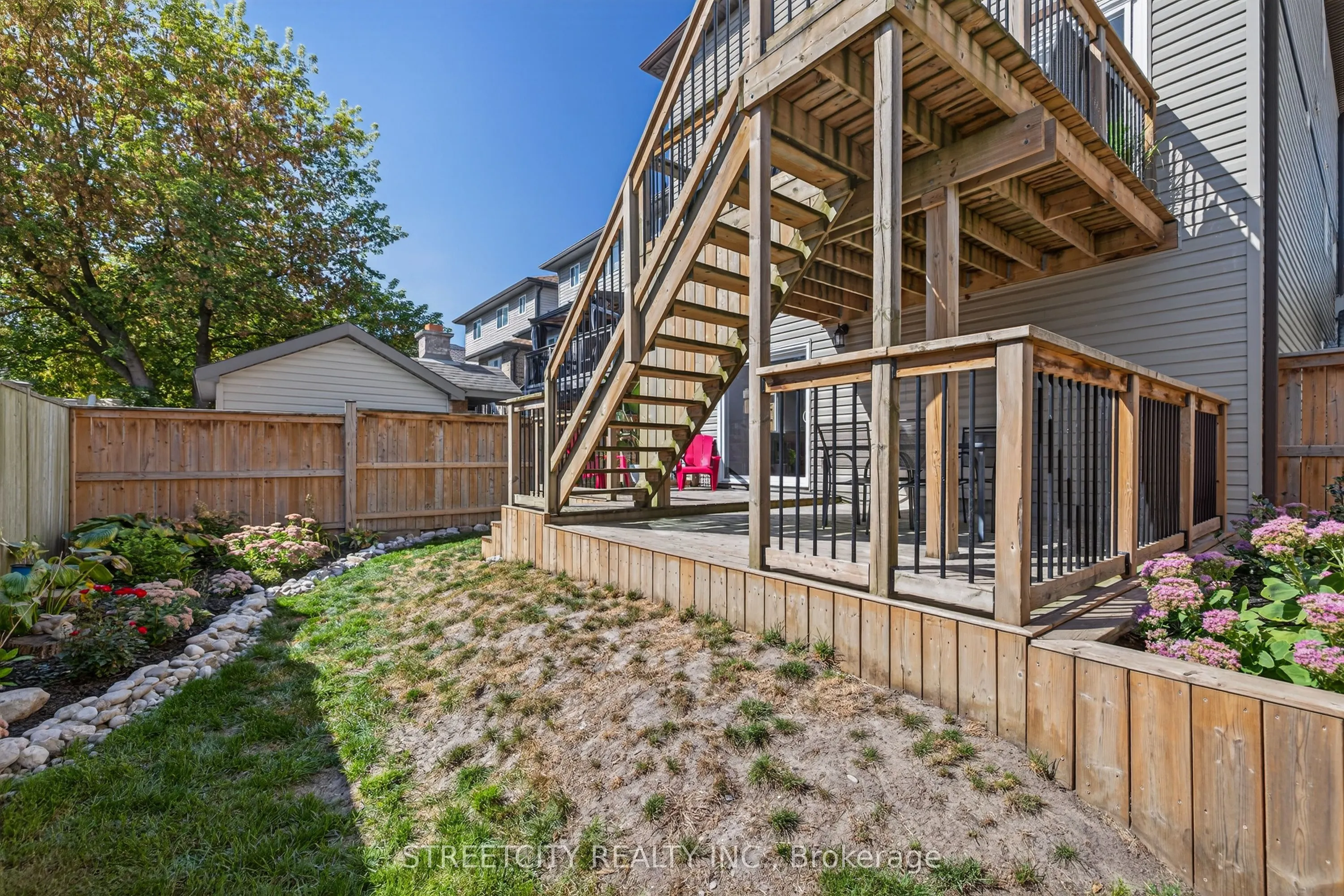 1895 Frederick Crescent
