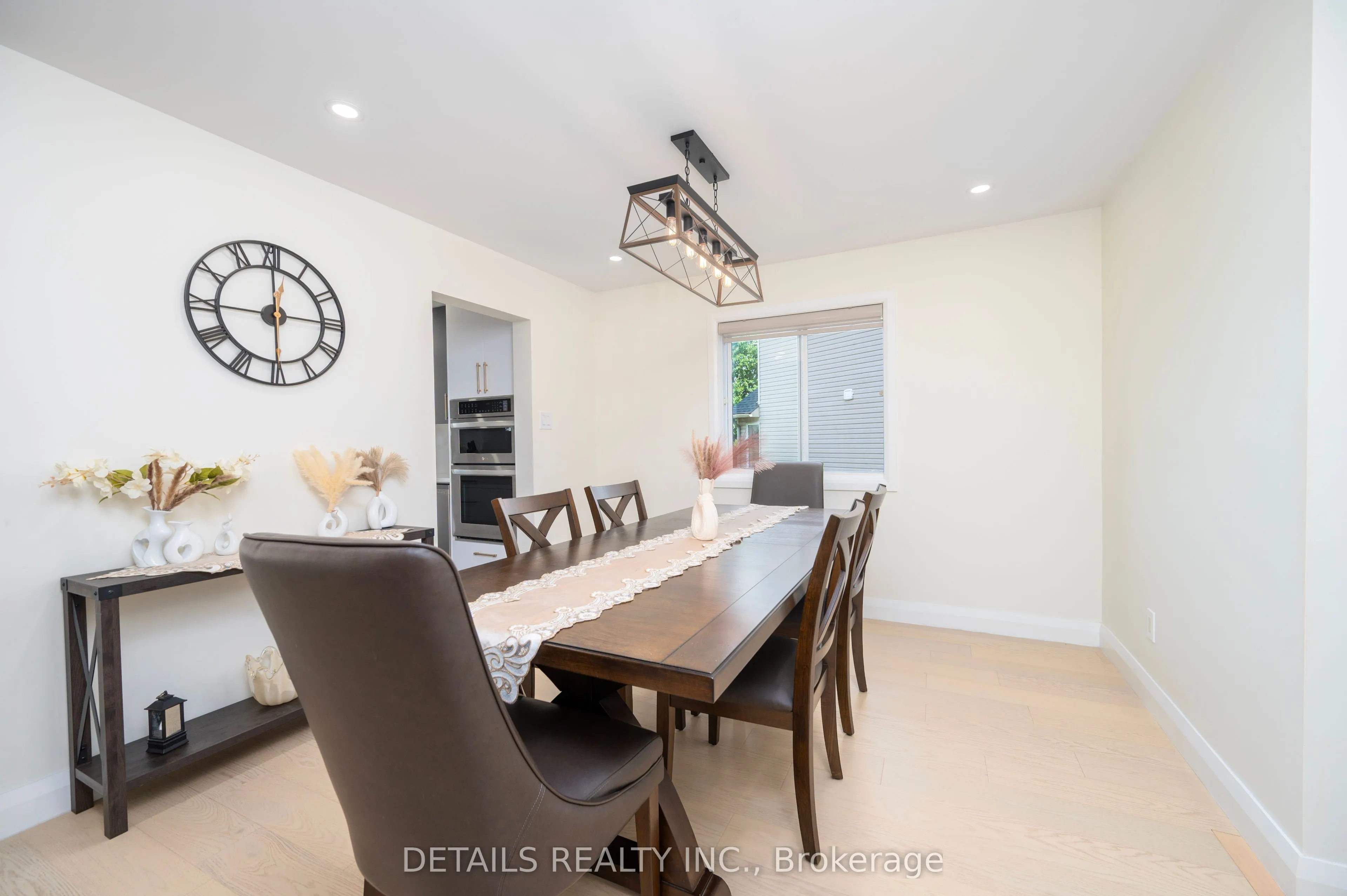 732 Carmella Crescent
