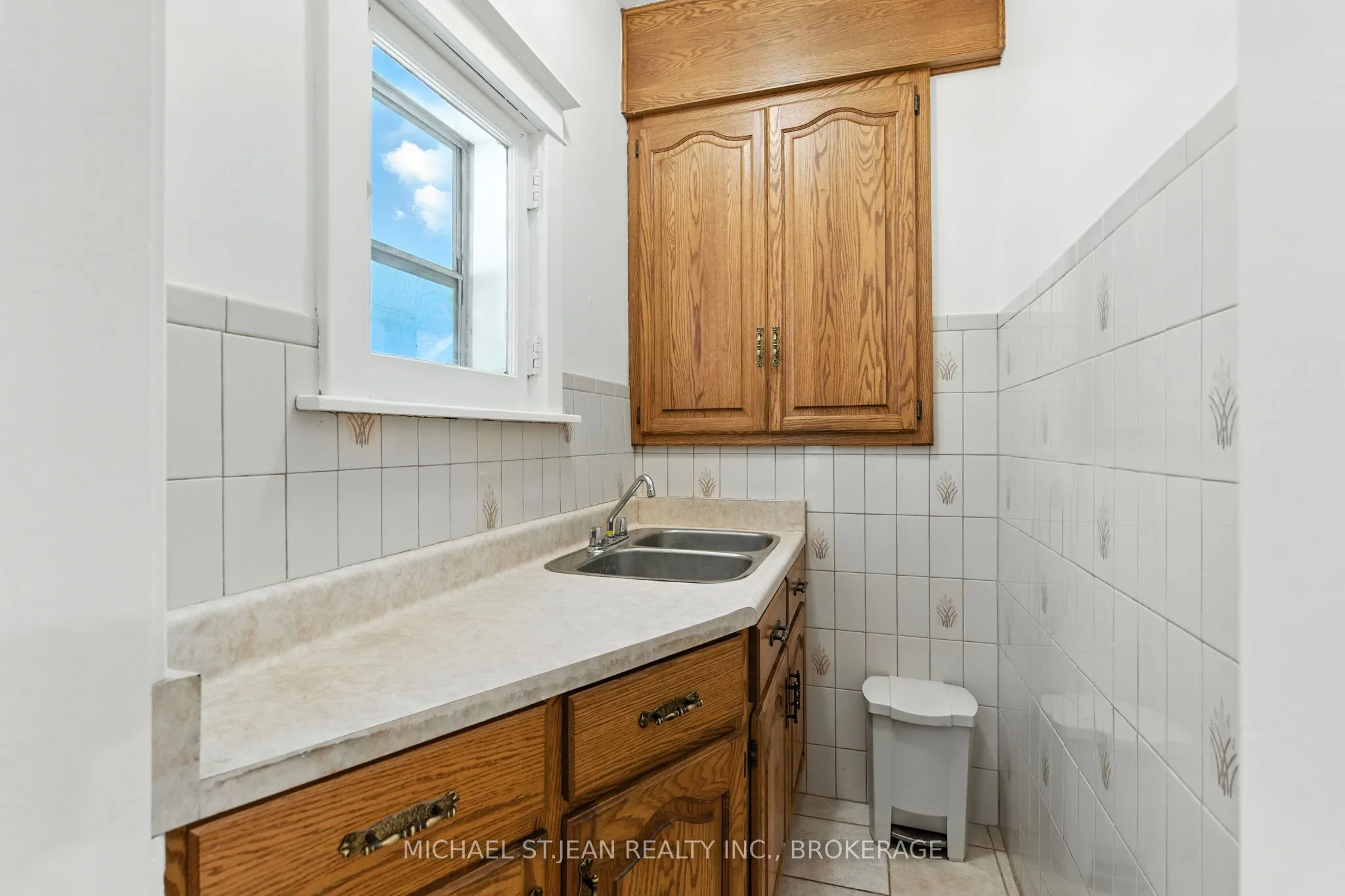 73 Balmoral Avenue S