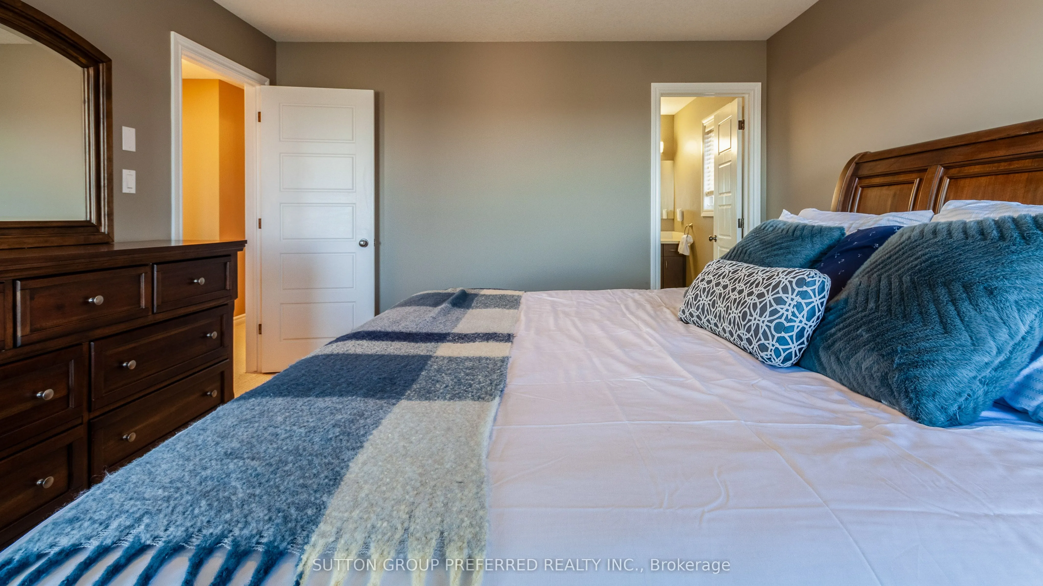 1211 Oakcrossing Road