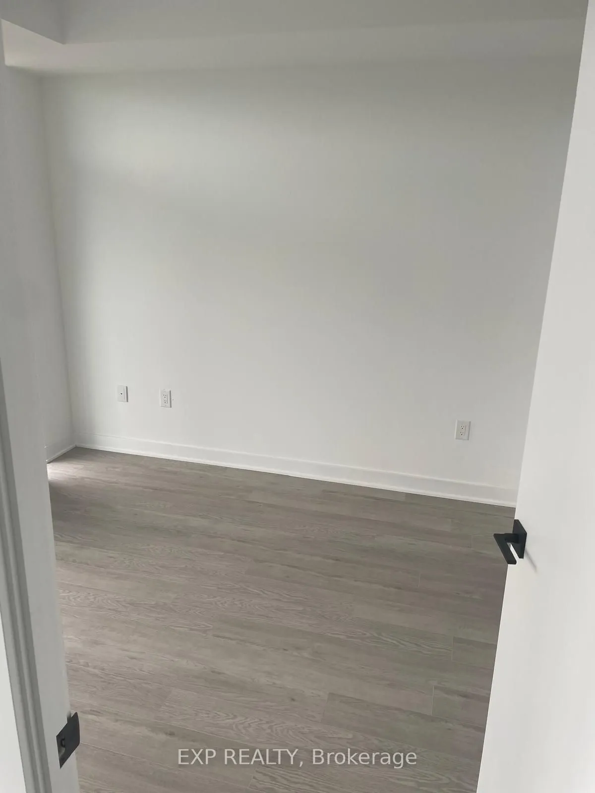 2782 Barton Street E, #1519