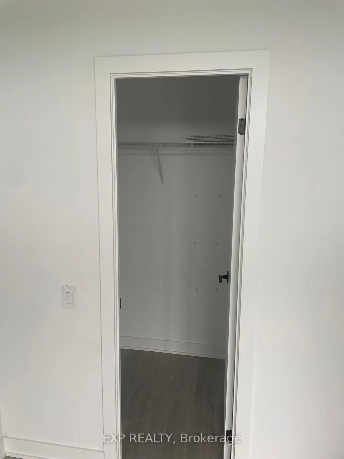 2782 Barton Street E, #1519