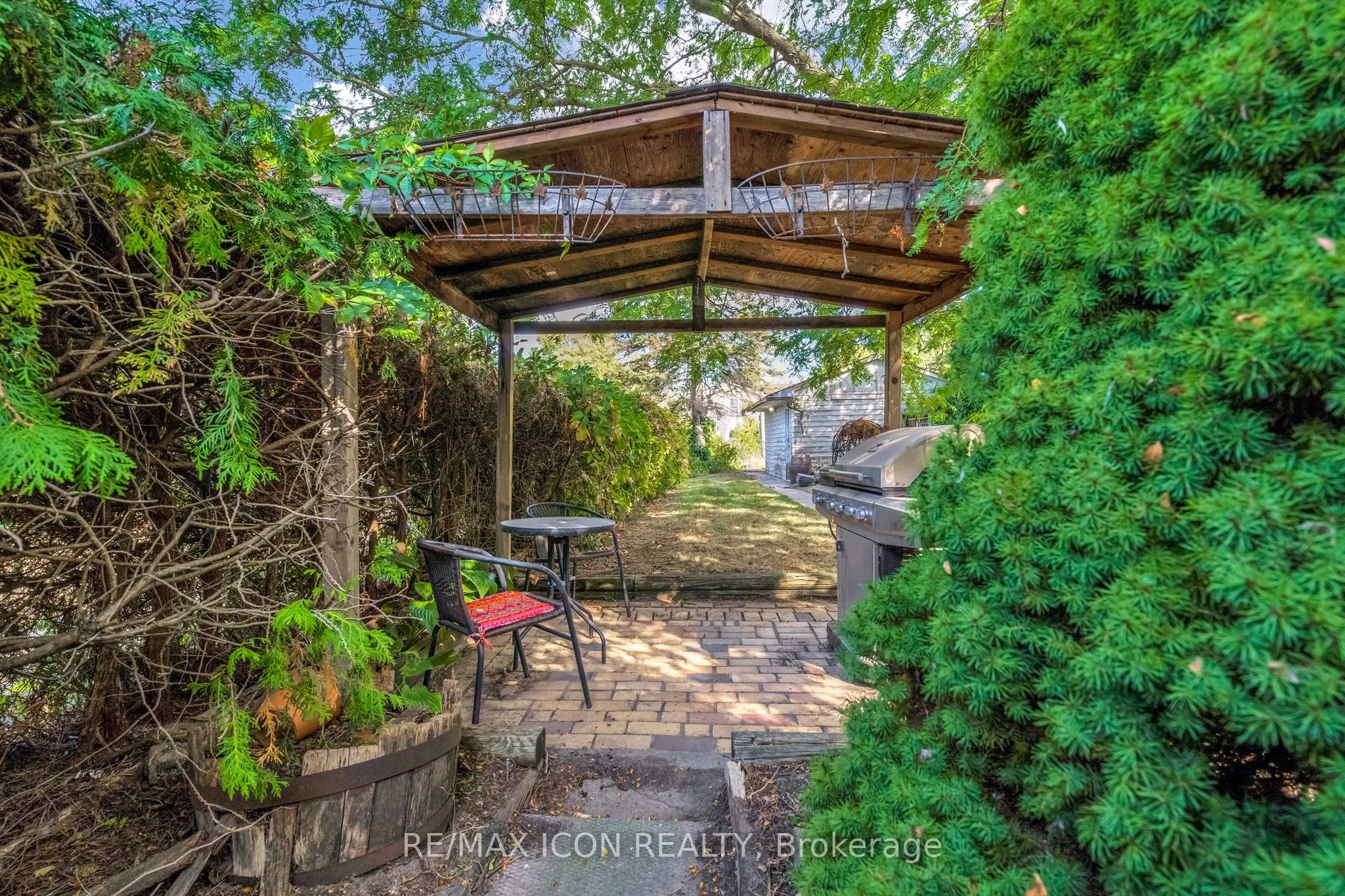 652 Trafalgar Street