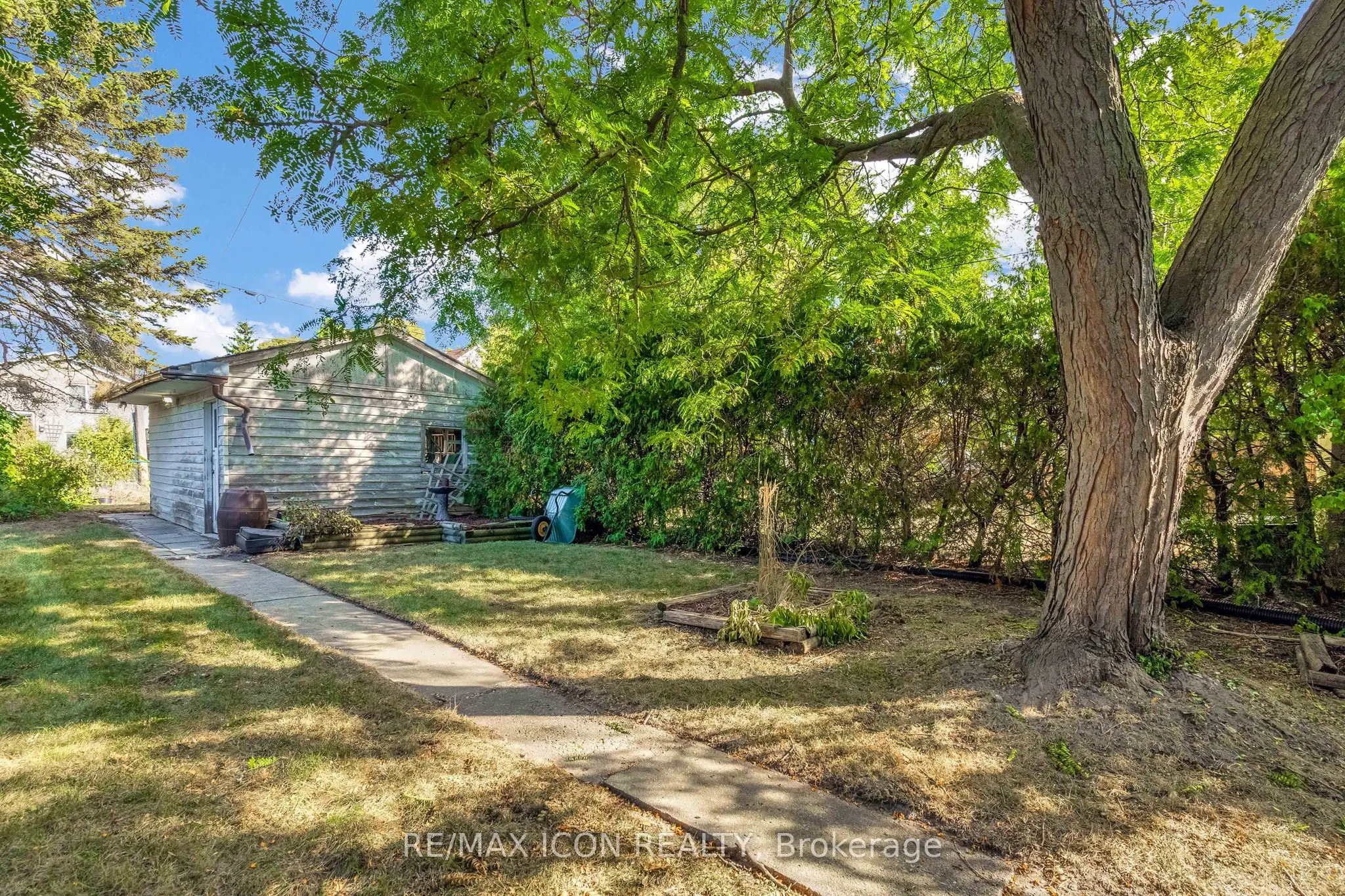 652 Trafalgar Street
