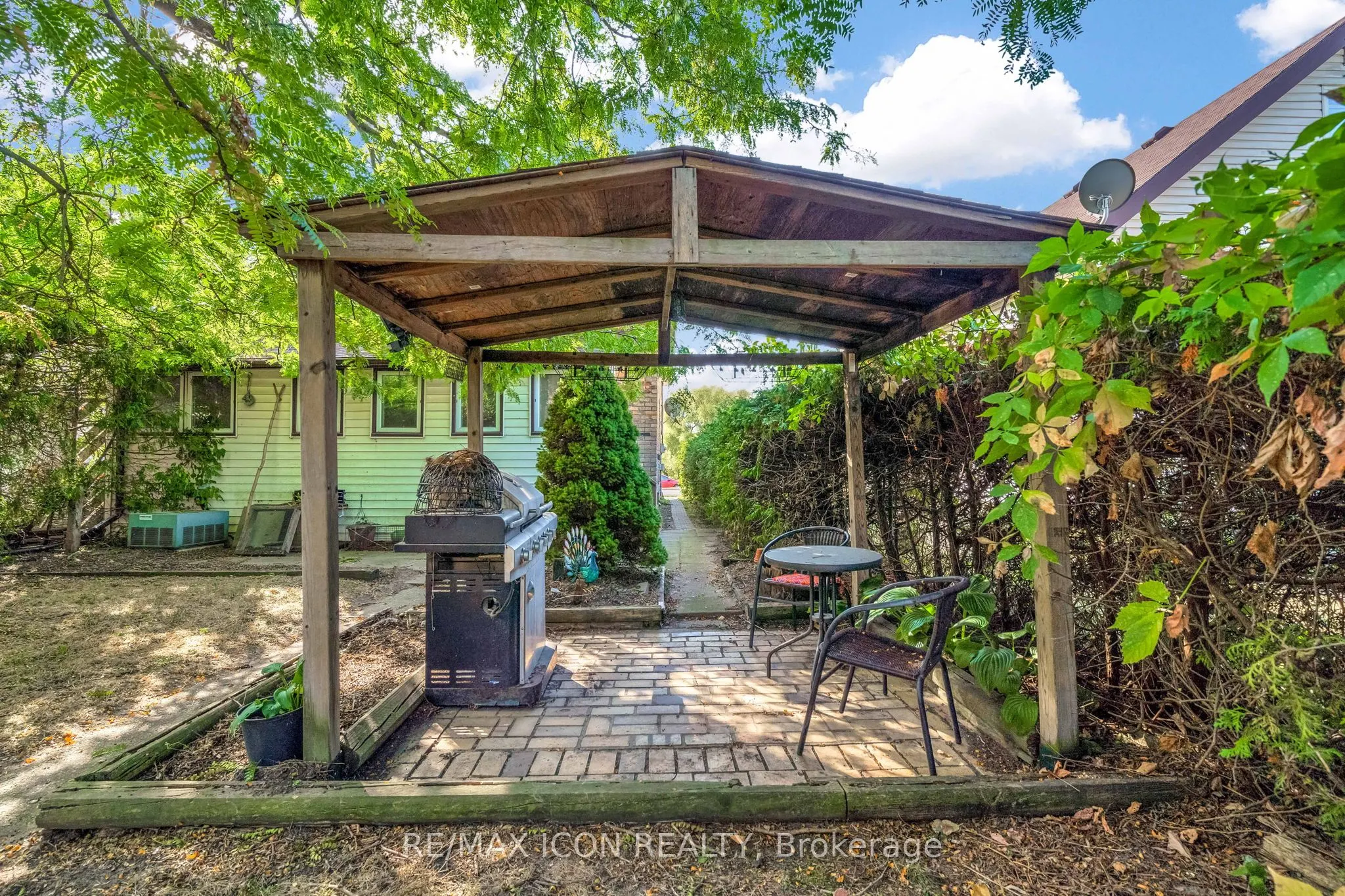 652 Trafalgar Street