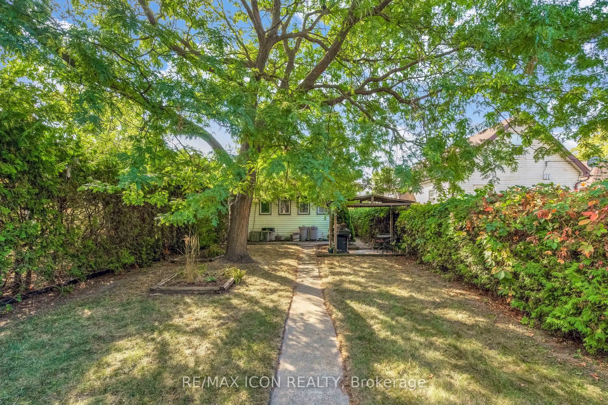 652 Trafalgar Street