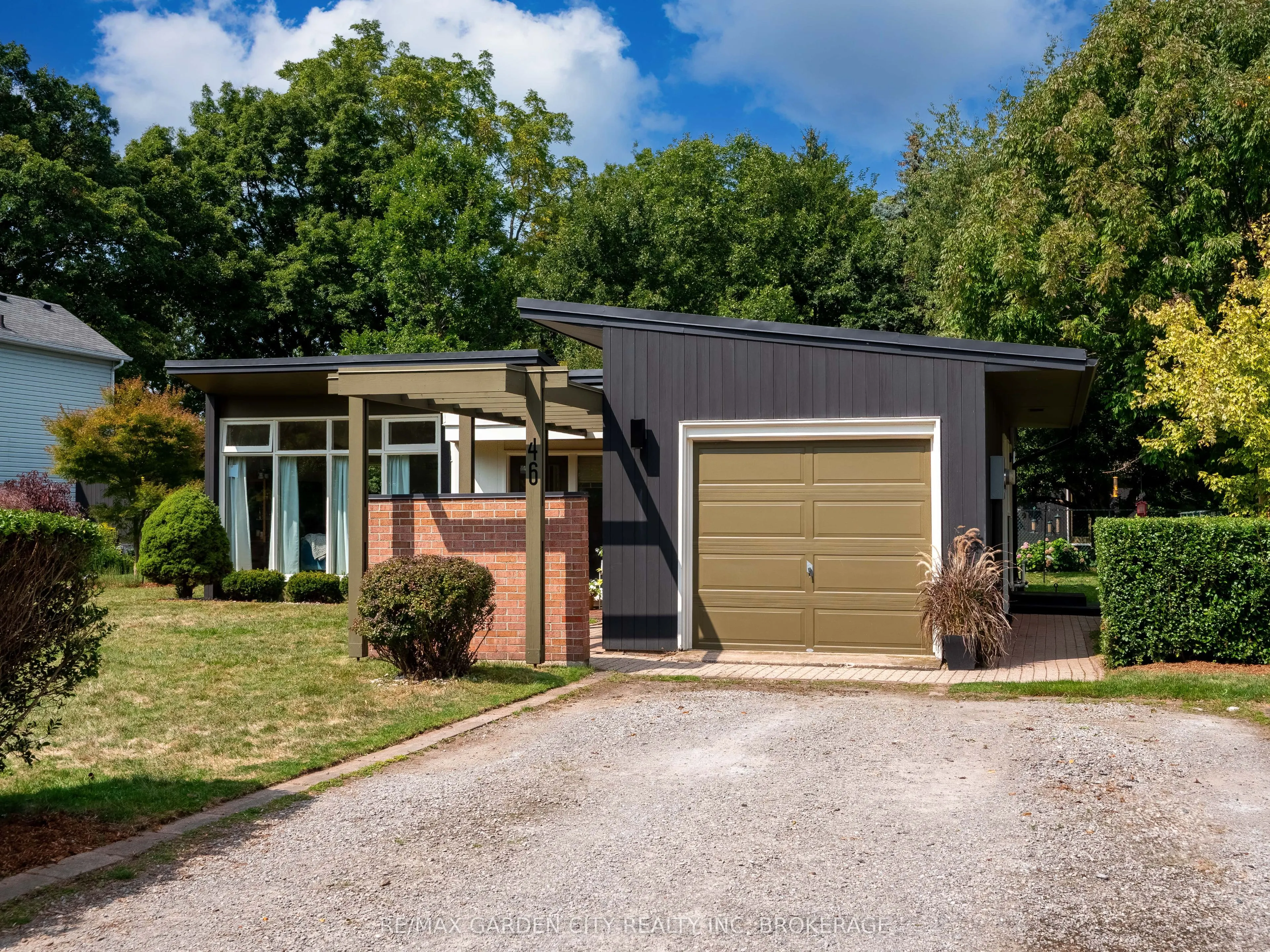 46 HENLEY Drive