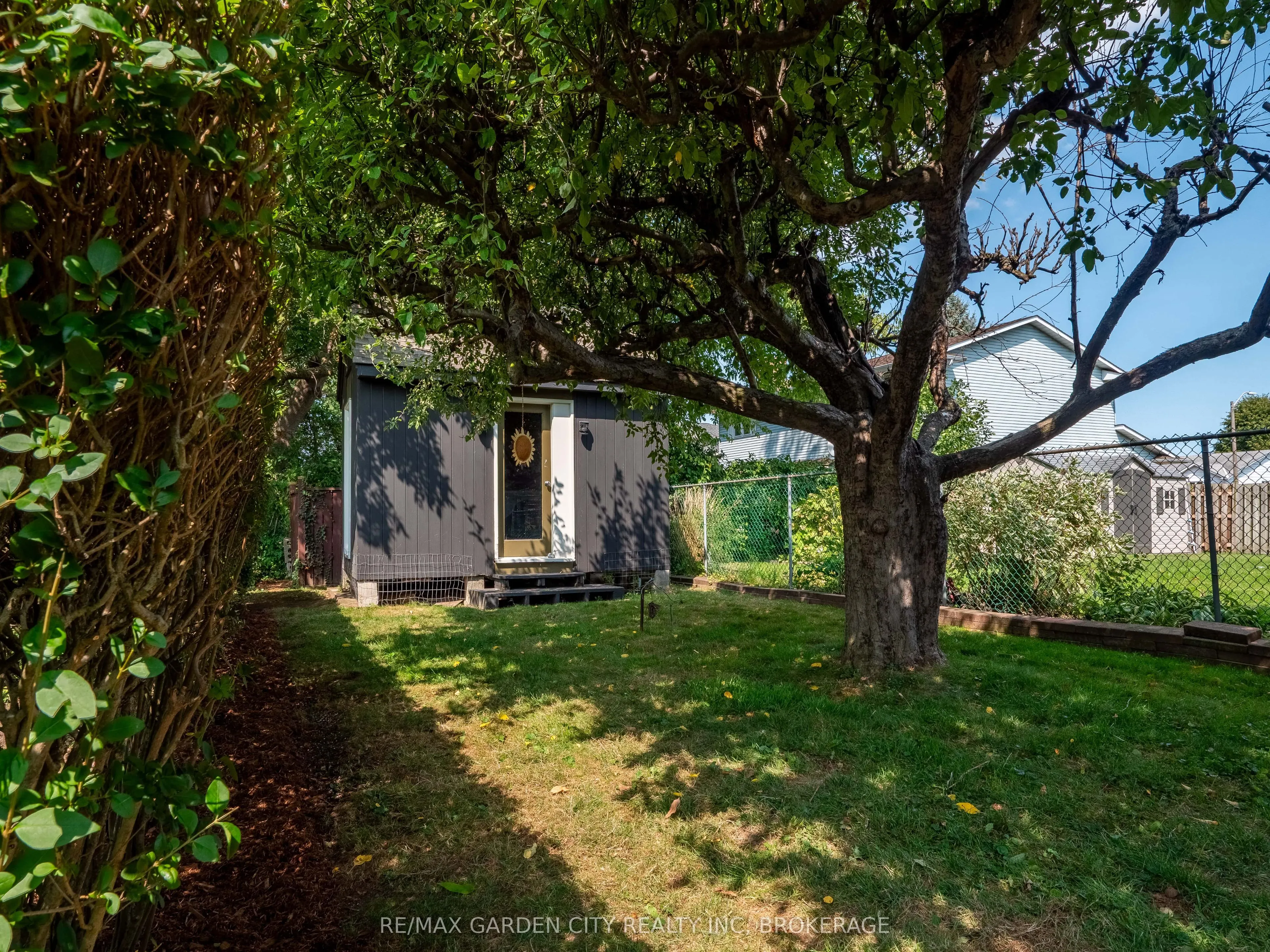 46 HENLEY Drive