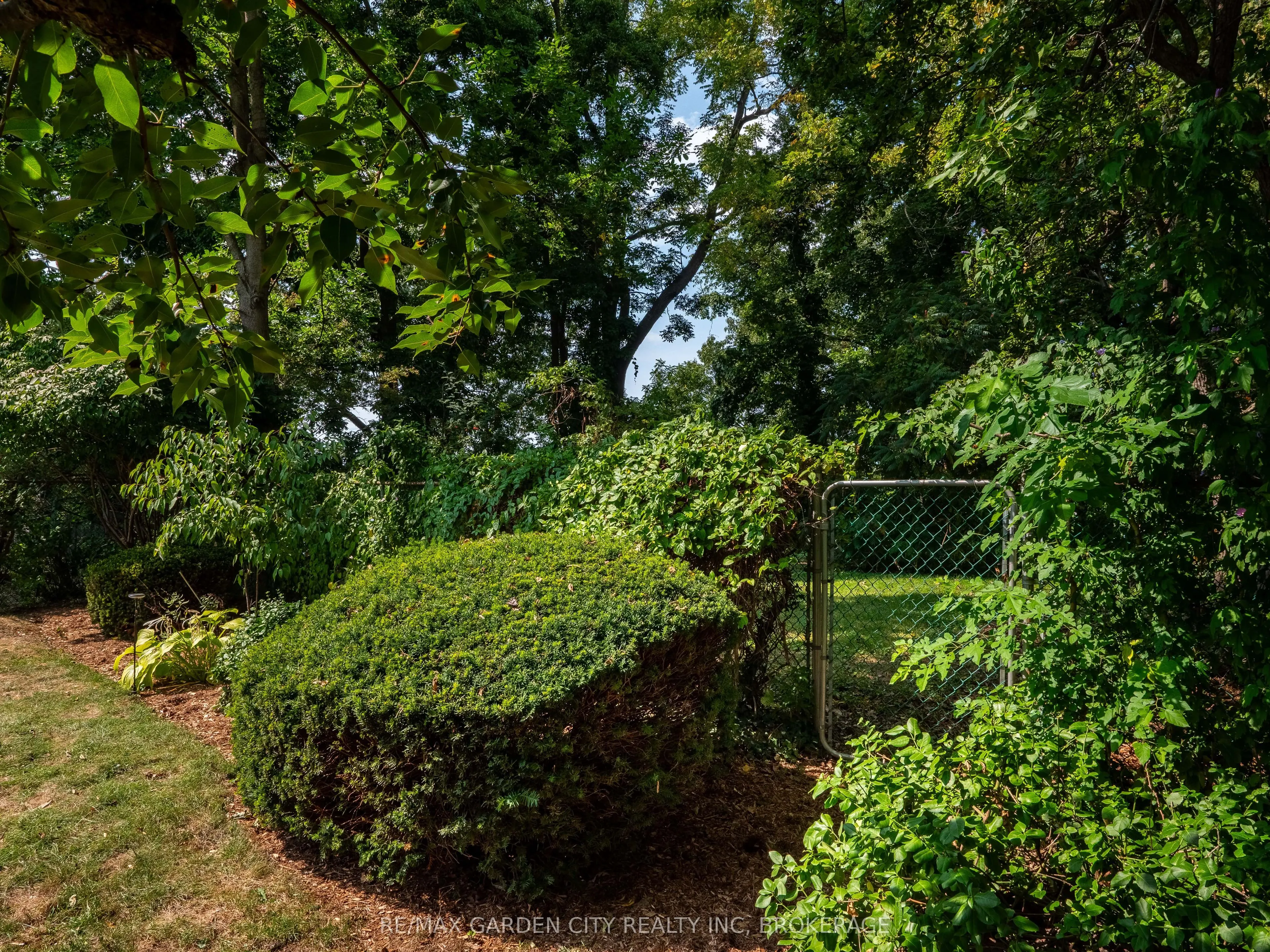 46 HENLEY Drive