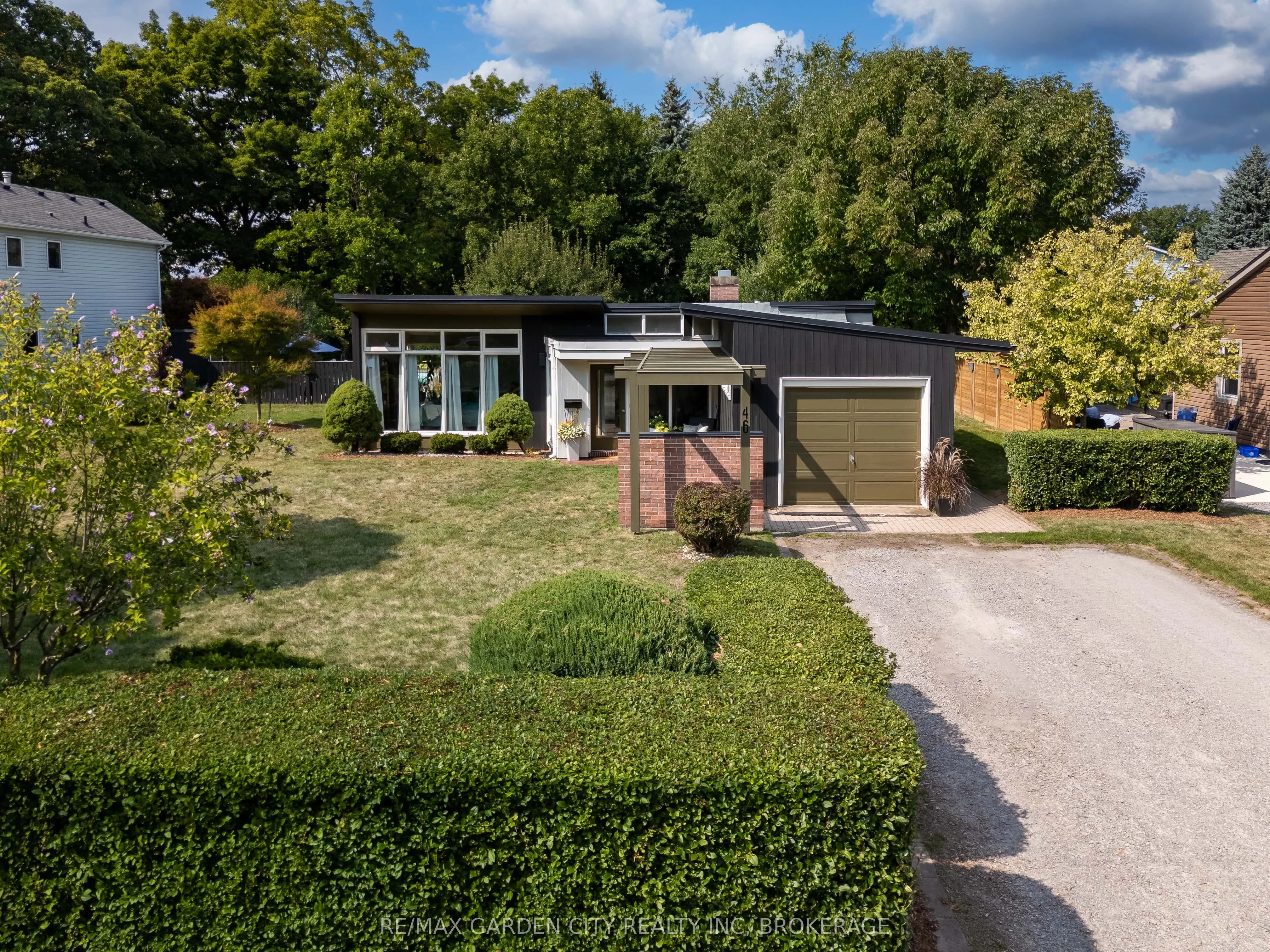 46 HENLEY Drive