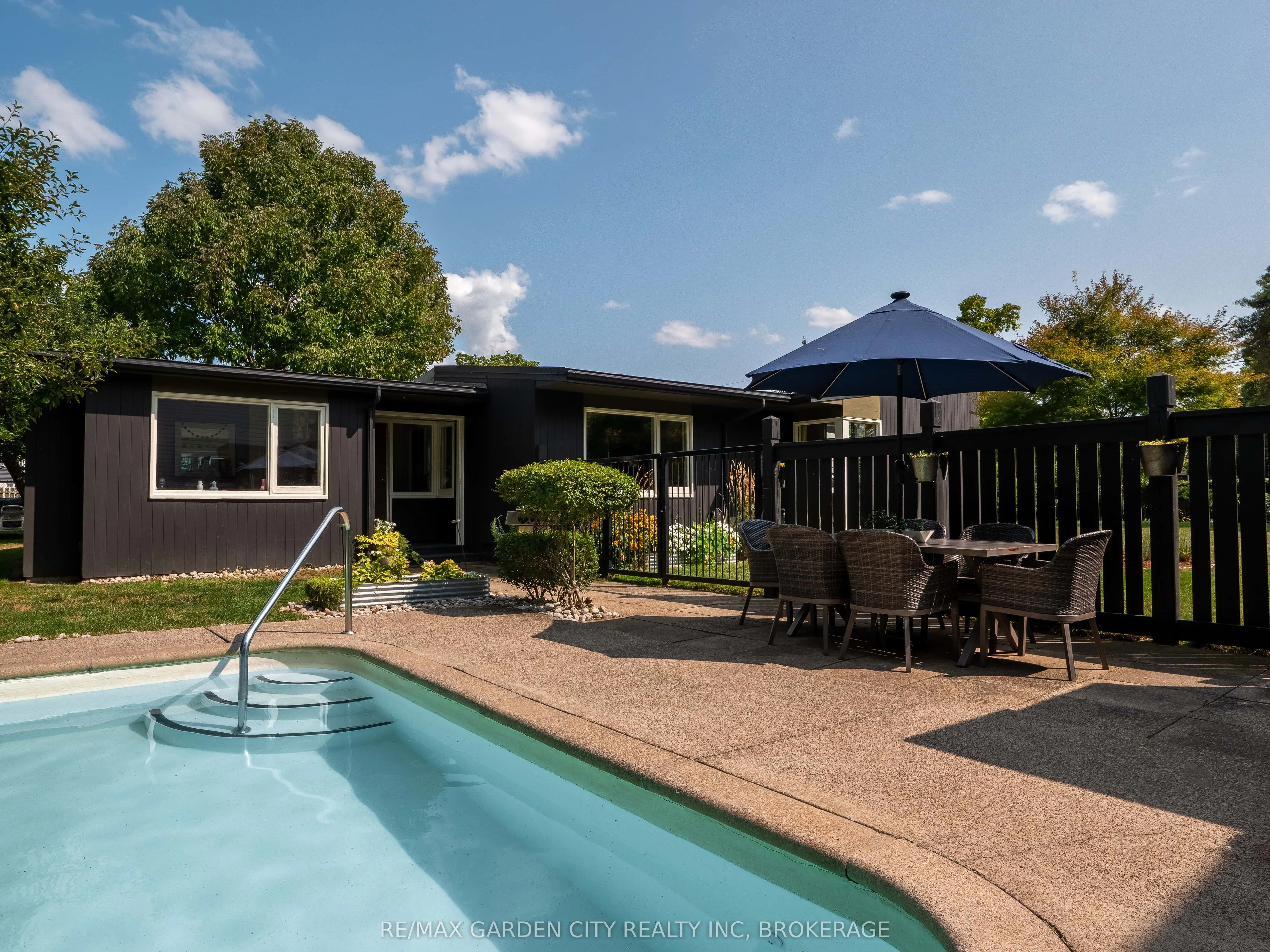 46 HENLEY Drive