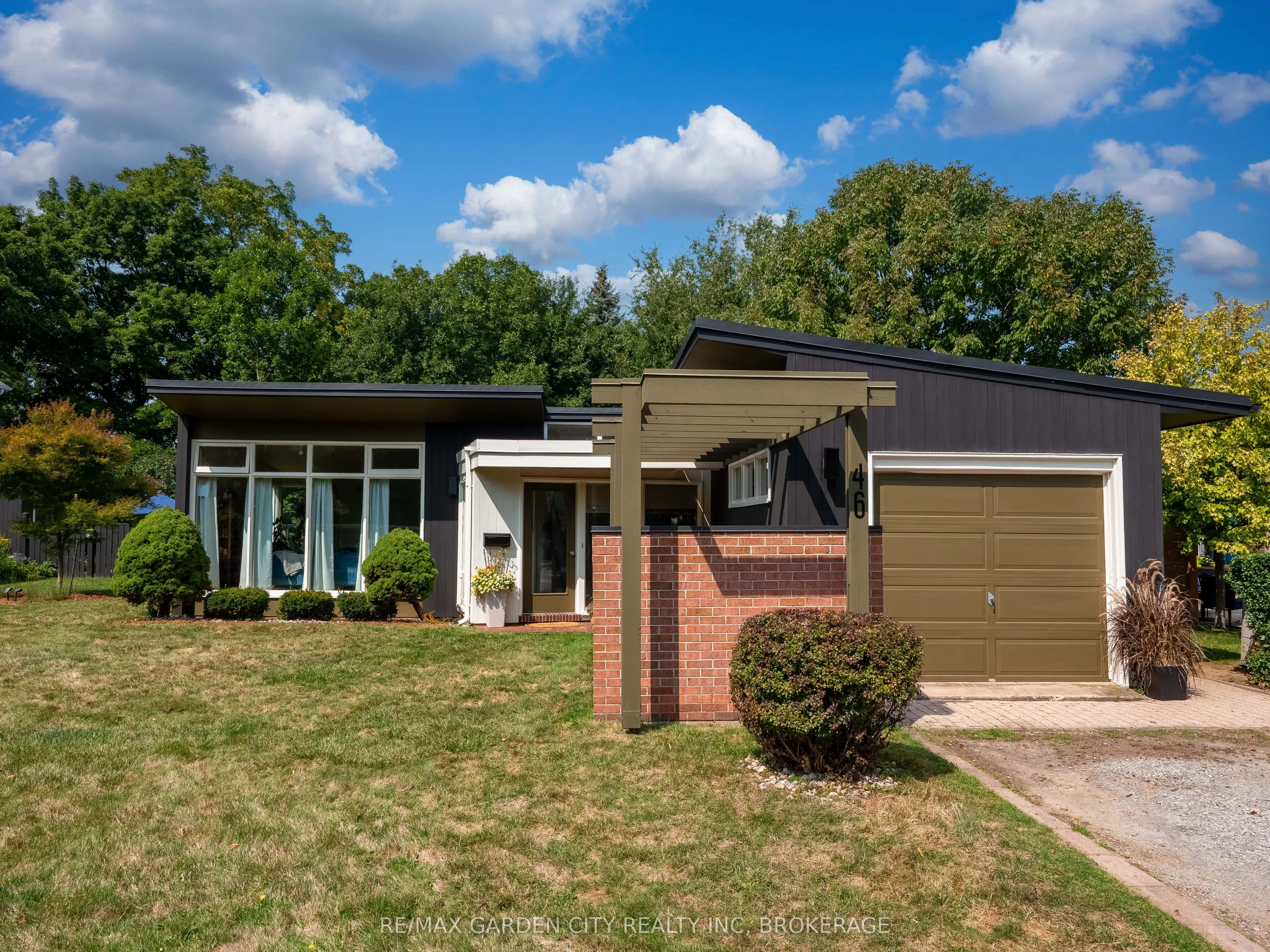 46 HENLEY Drive