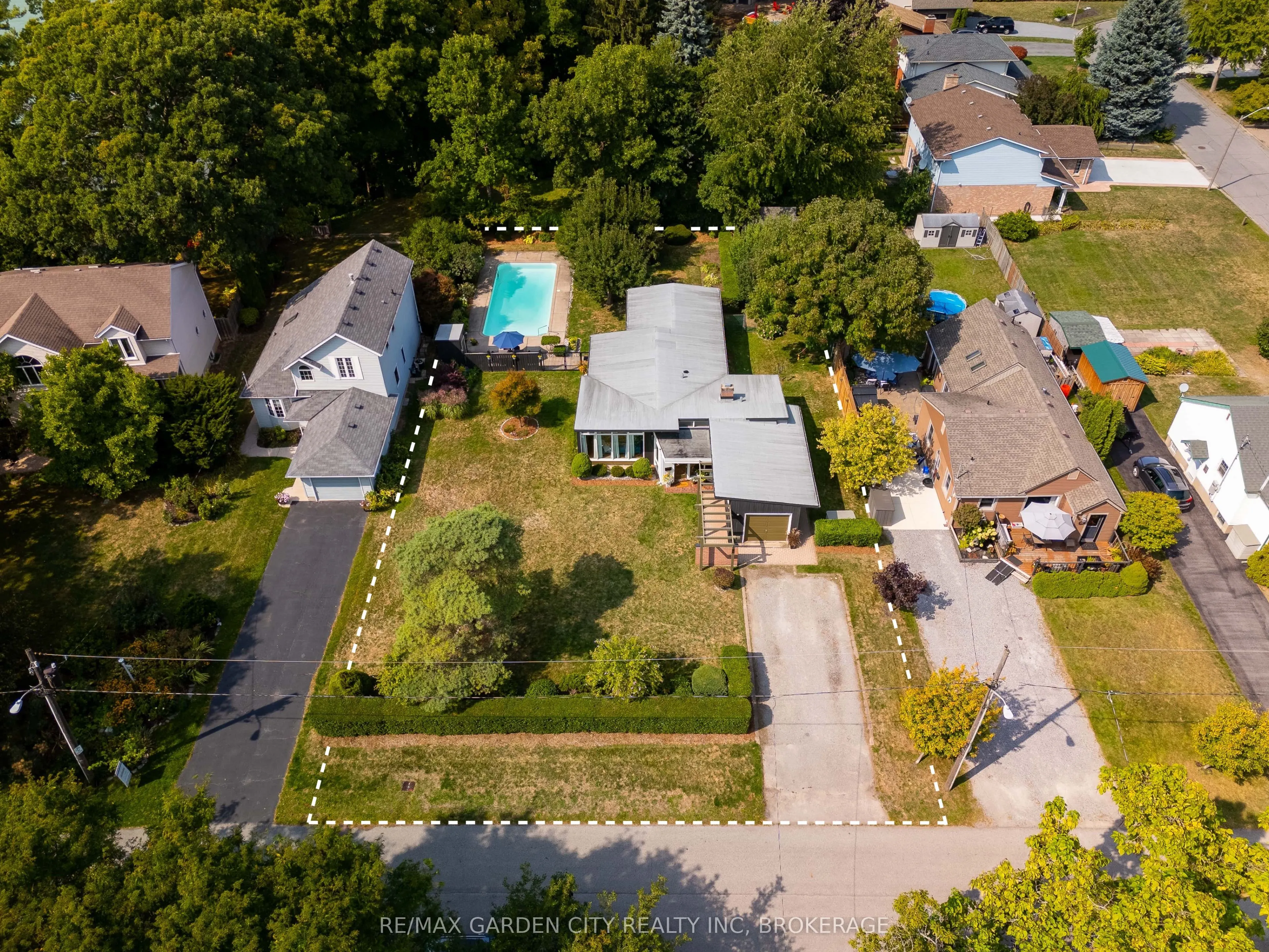 46 HENLEY Drive