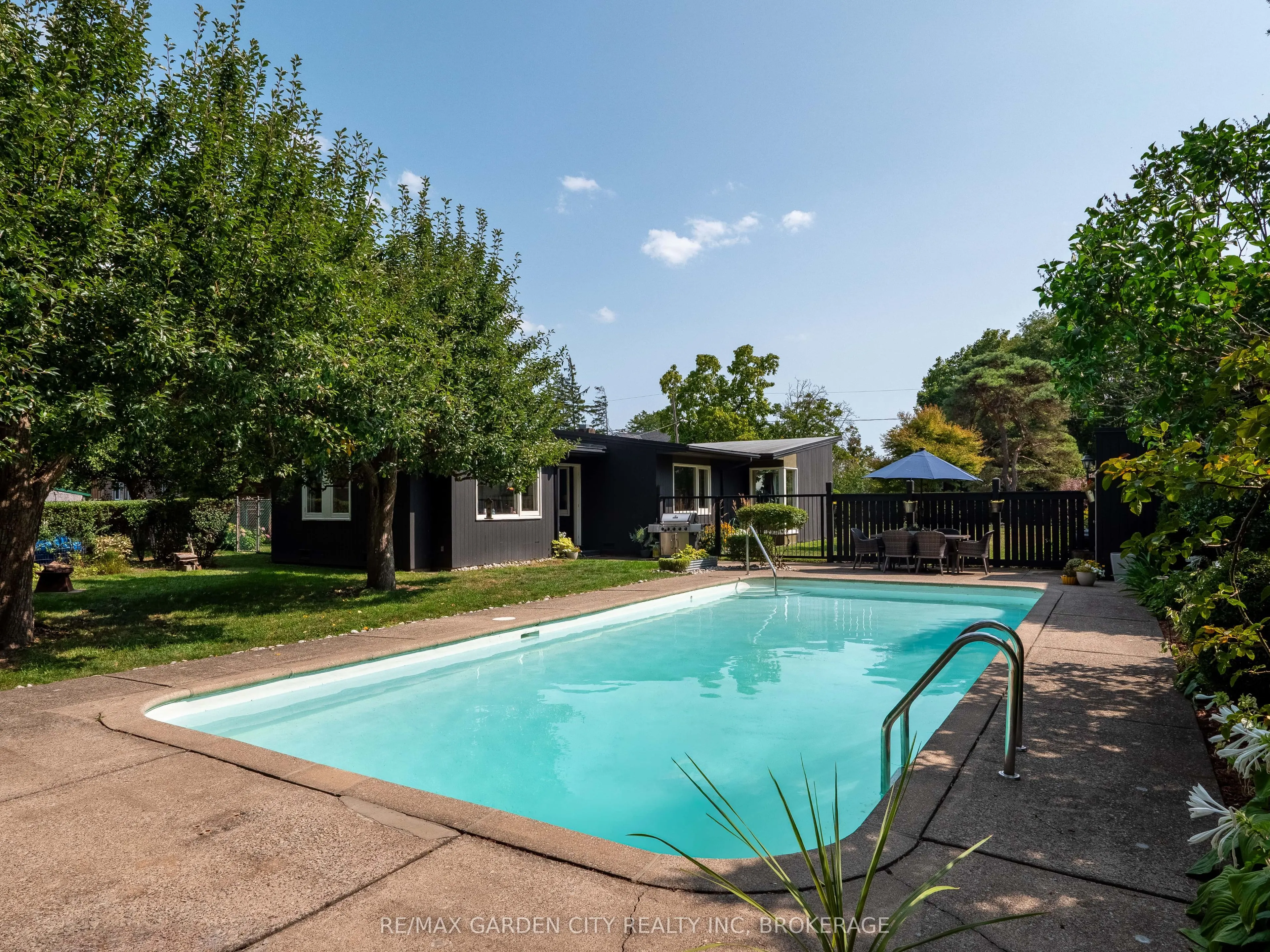46 HENLEY Drive