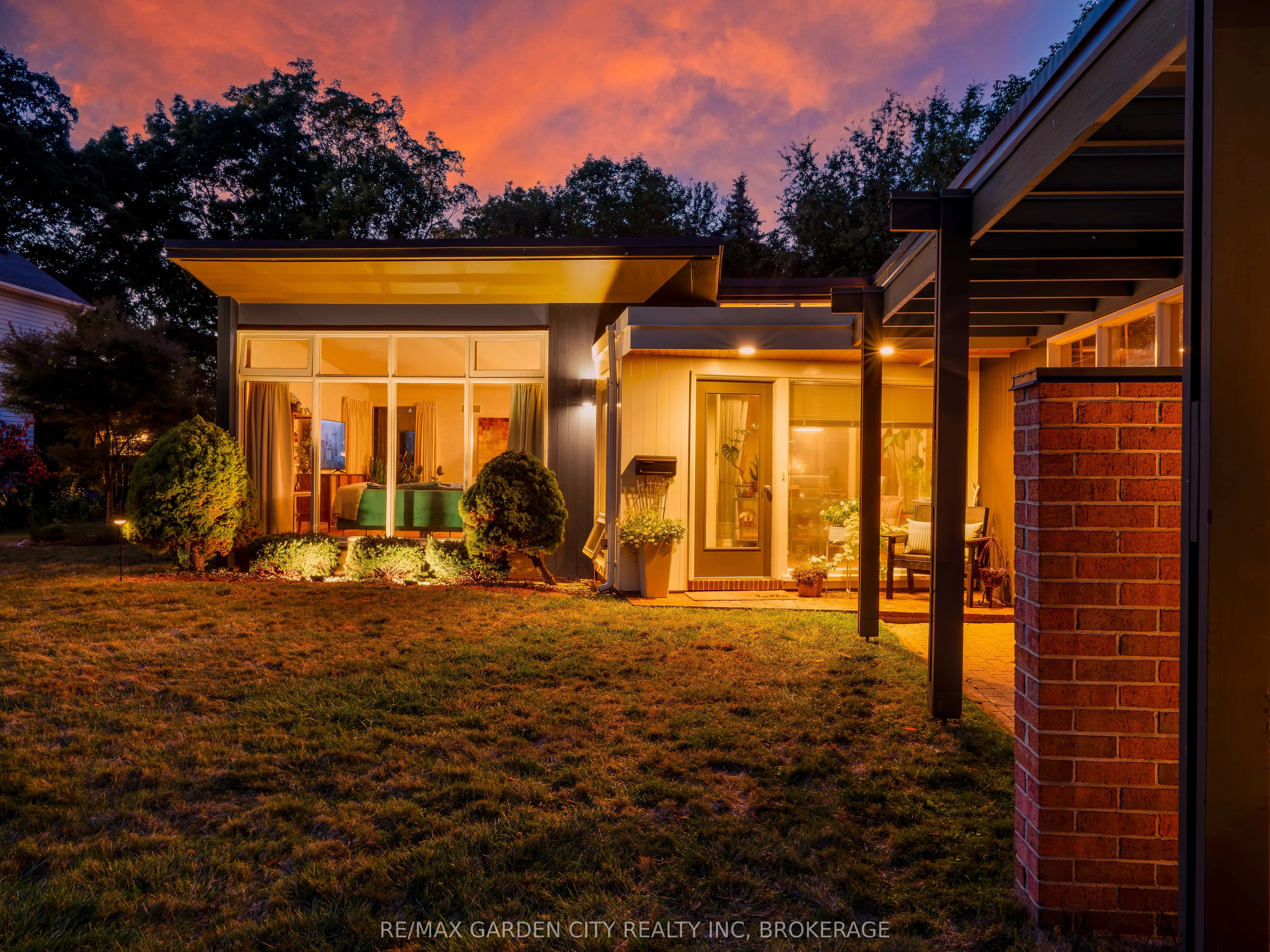 46 HENLEY Drive