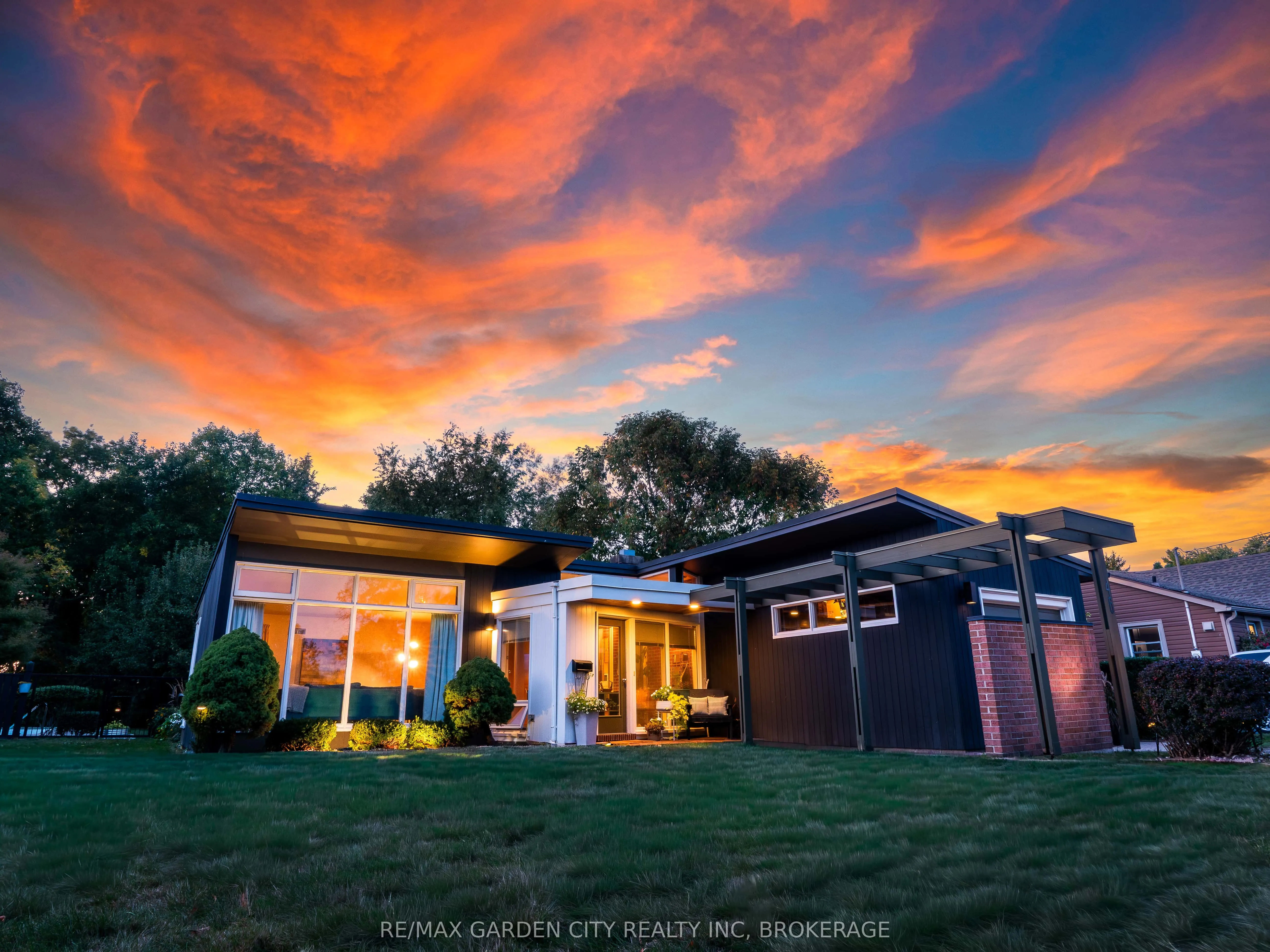 46 HENLEY Drive