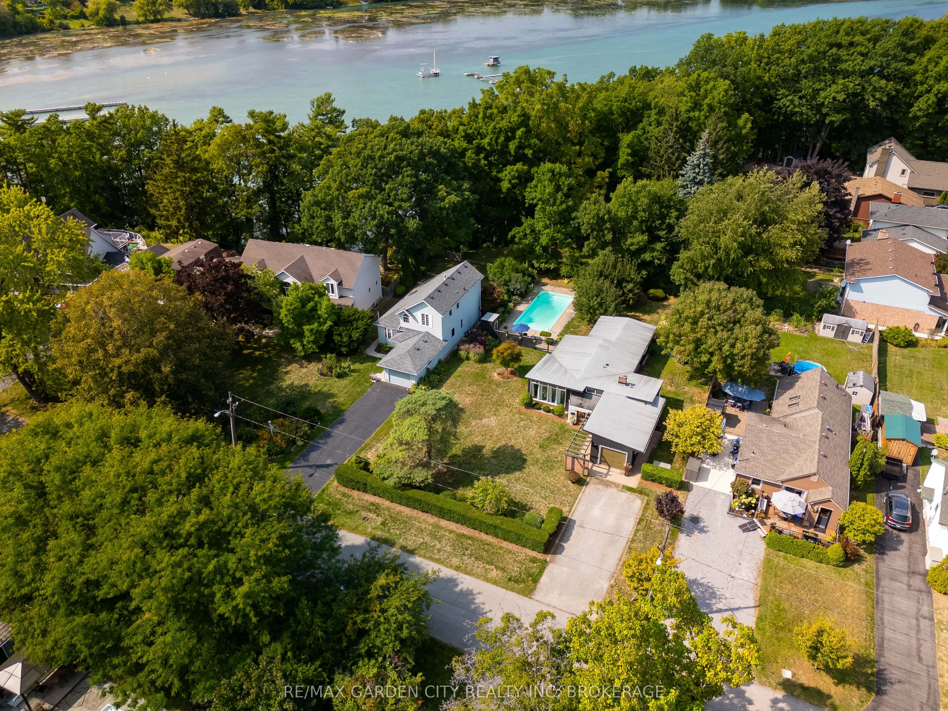 46 HENLEY Drive