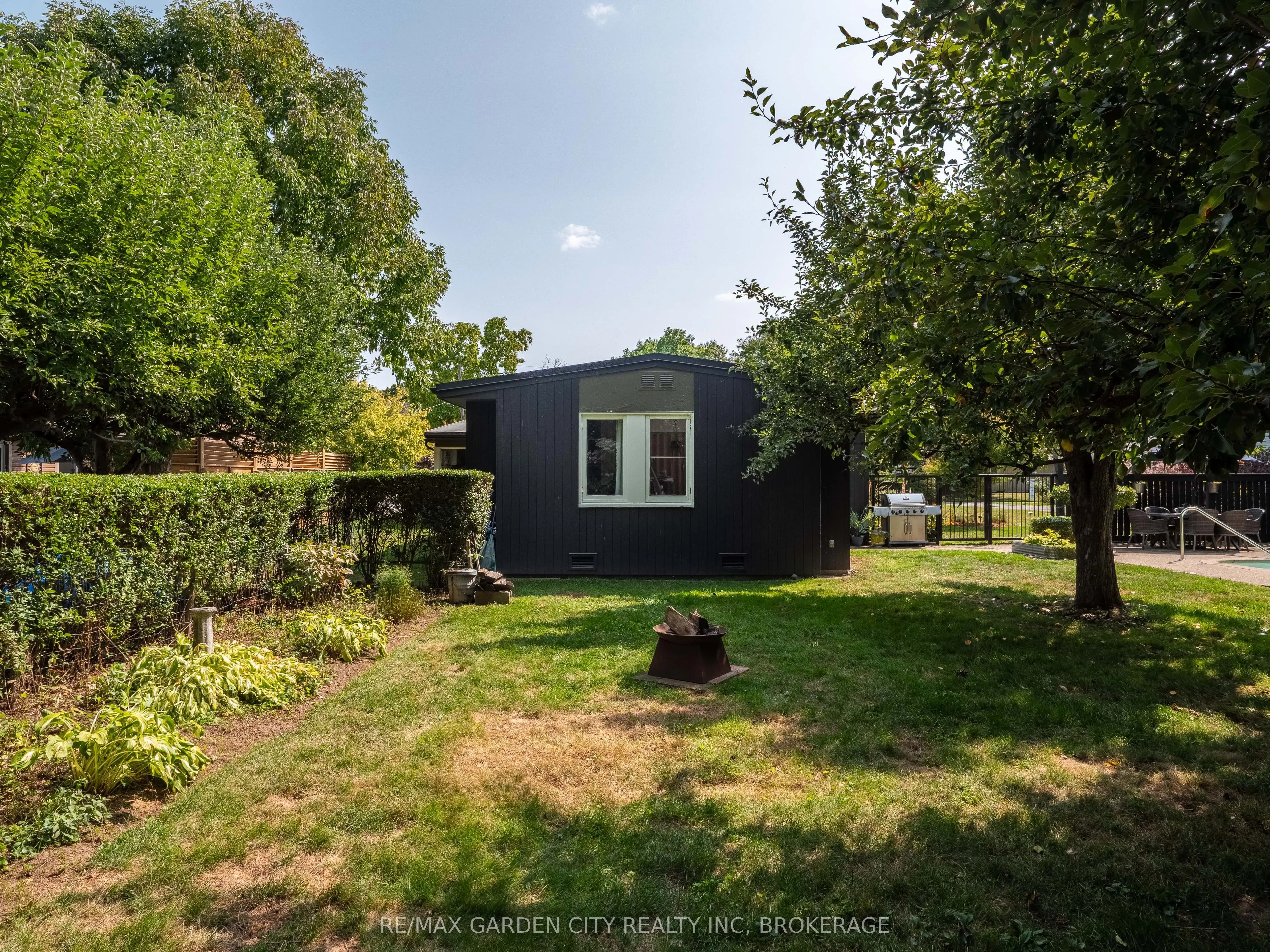 46 HENLEY Drive