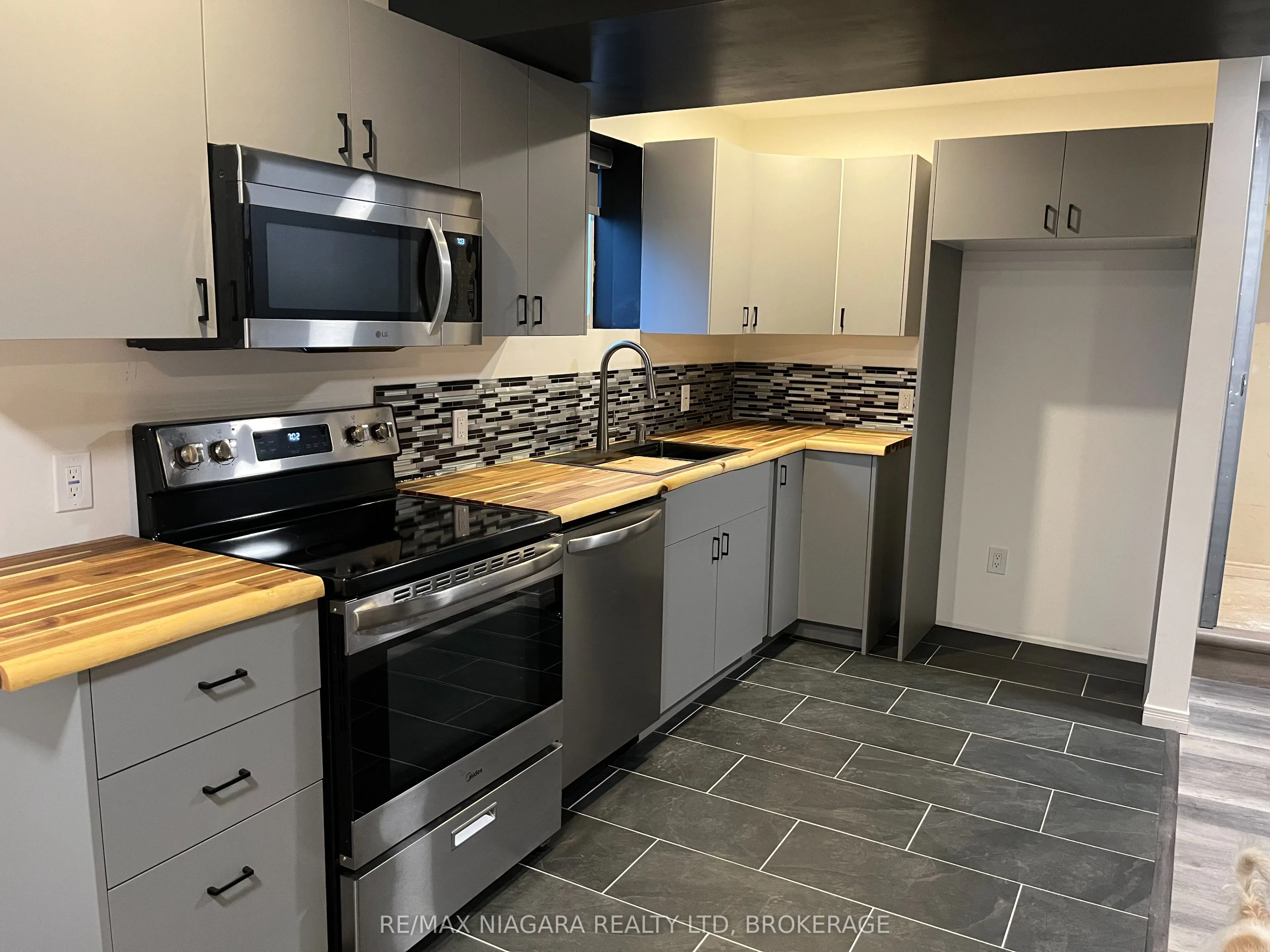 7701 Cortina Crescent, #Lower