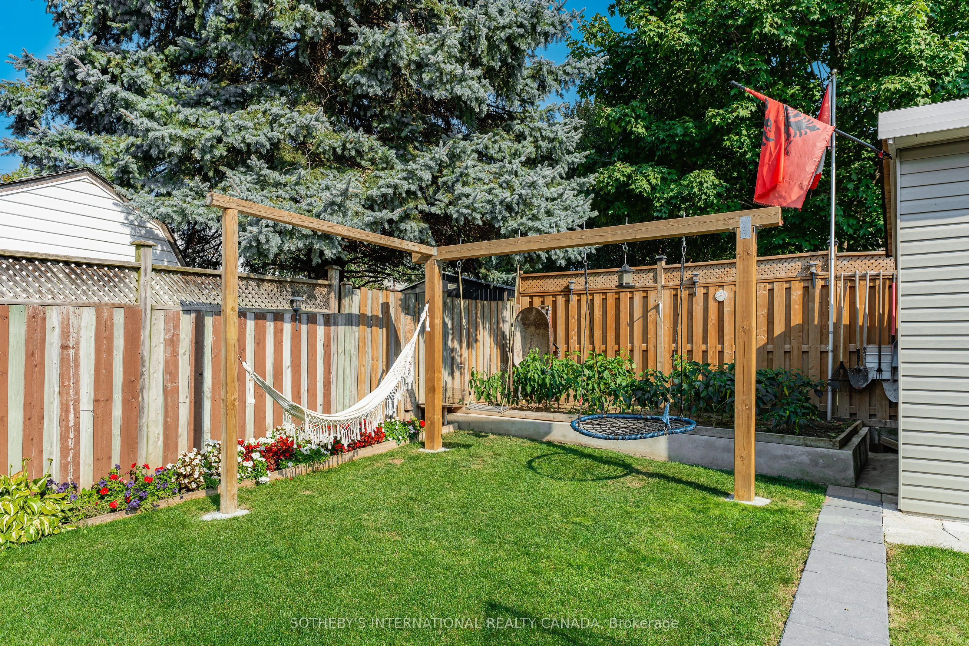64 Glenbrook Crescent