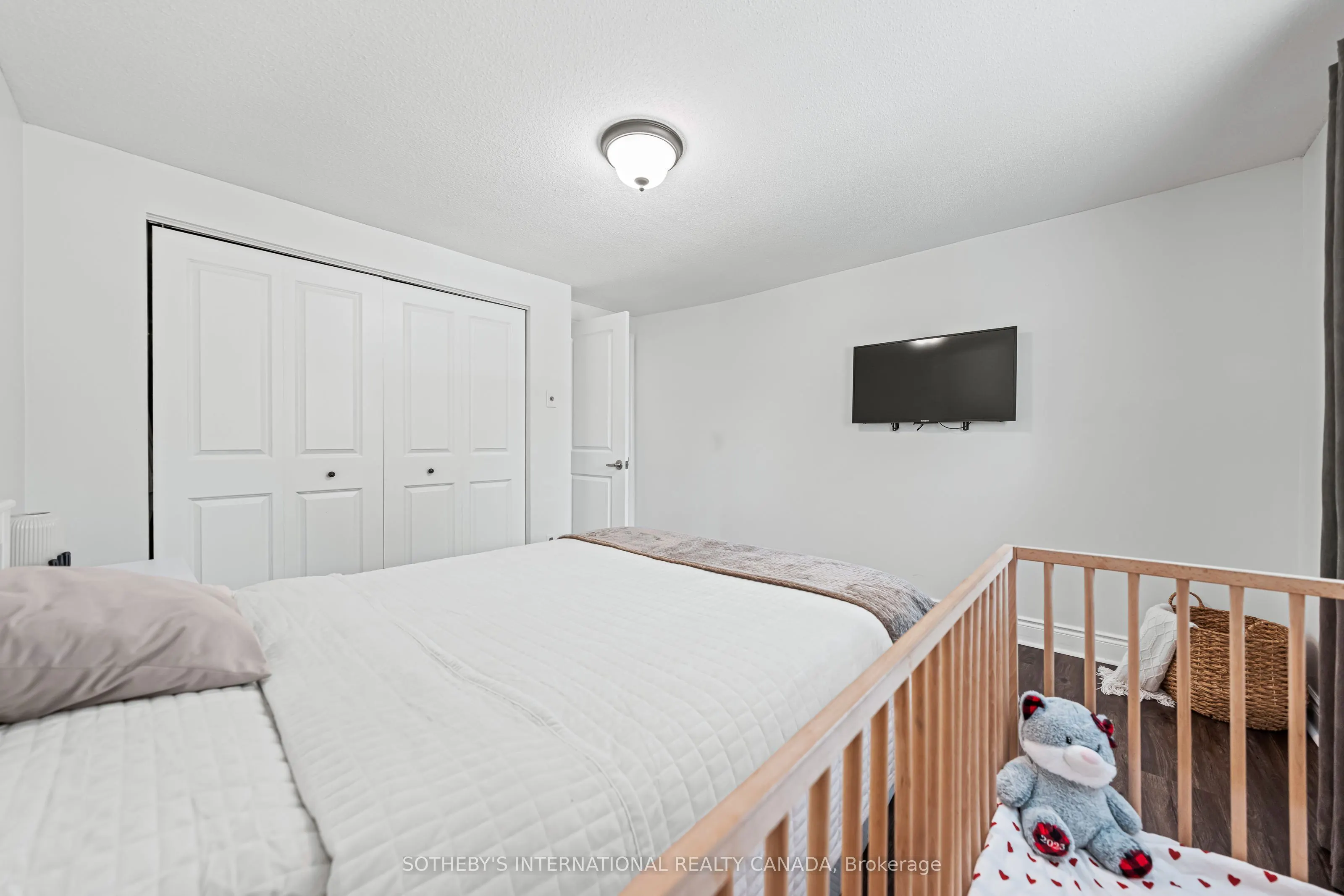 64 Glenbrook Crescent