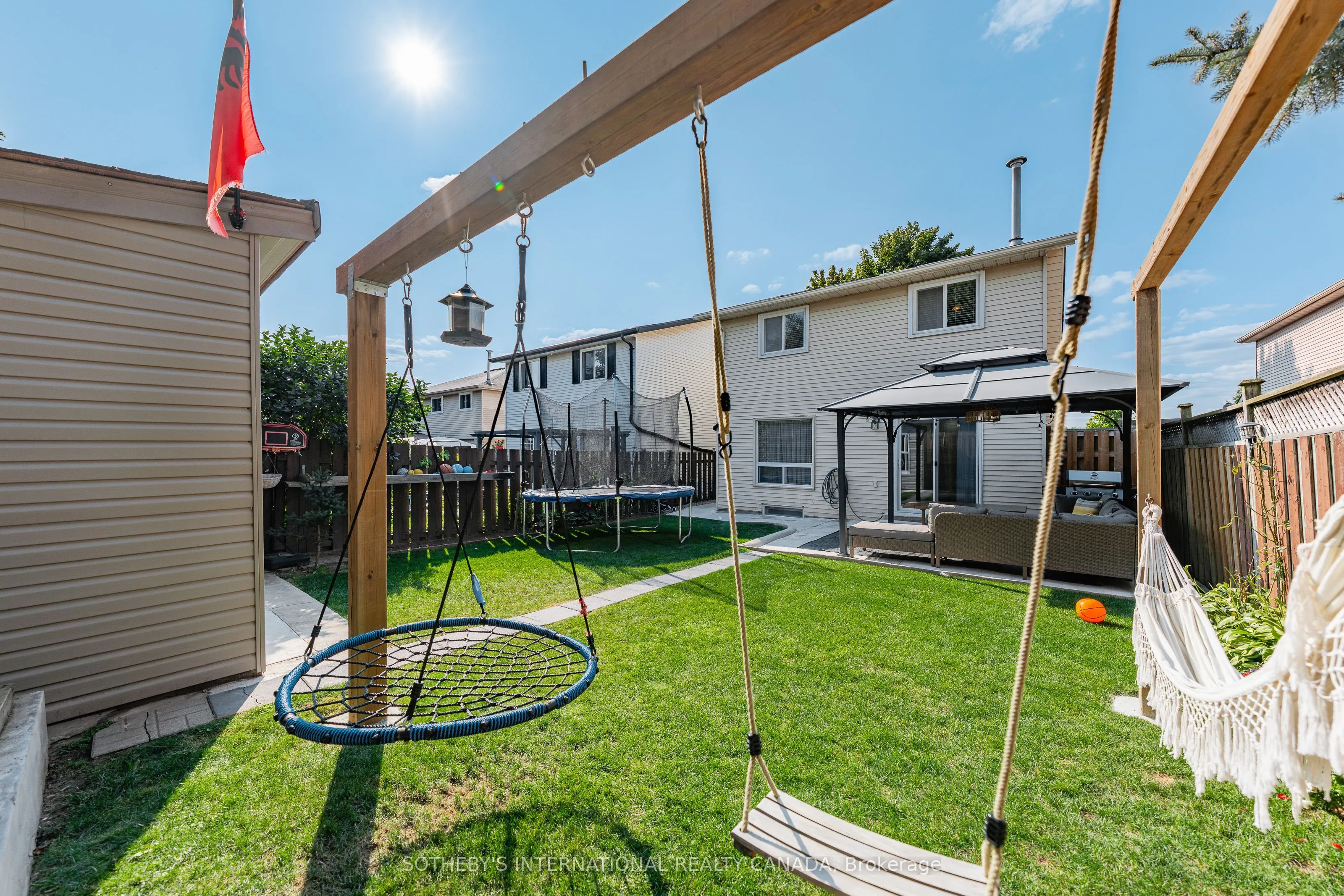 64 Glenbrook Crescent