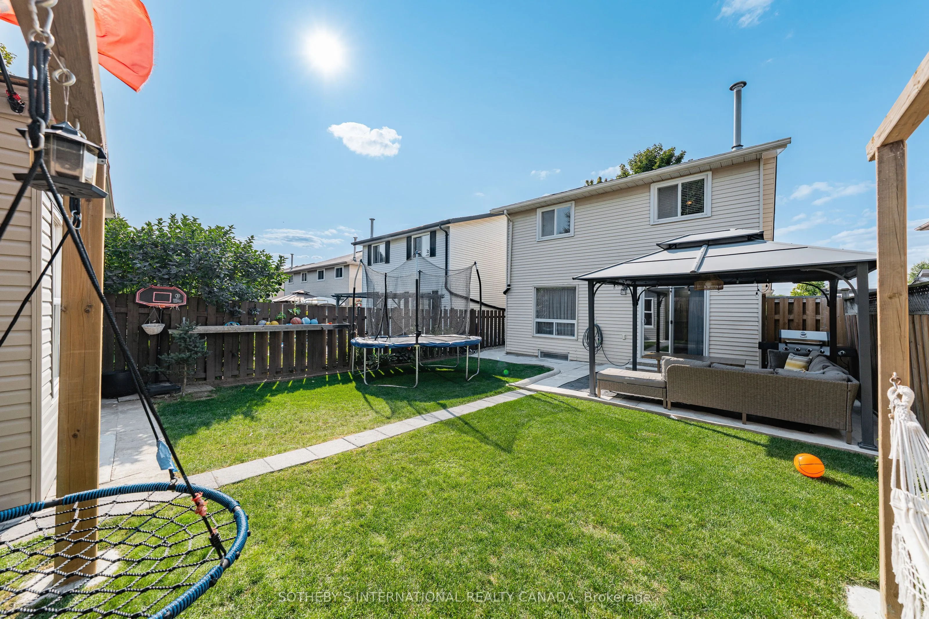 64 Glenbrook Crescent