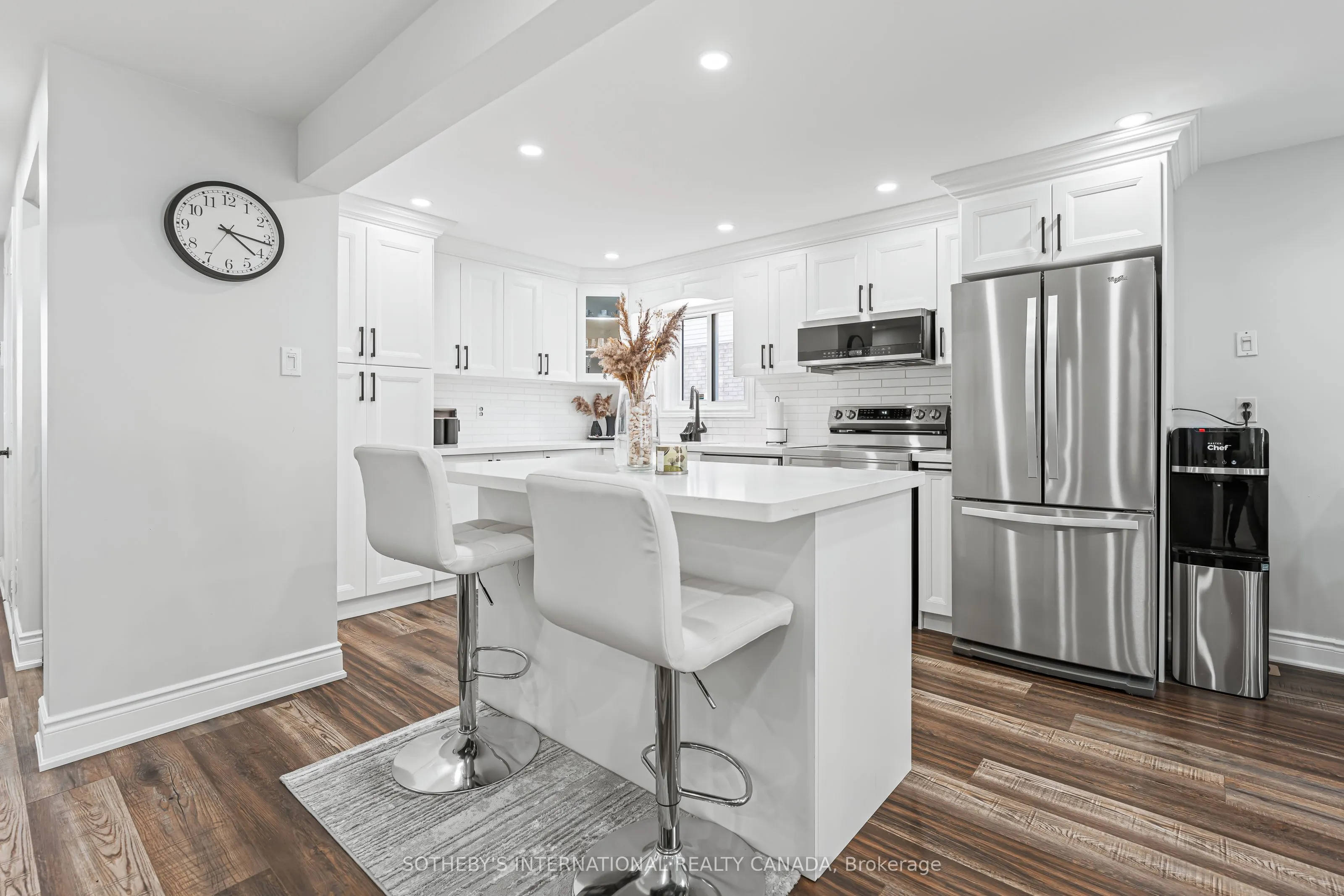 64 Glenbrook Crescent