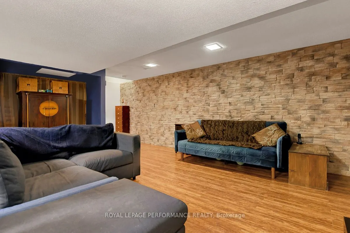6 Sellers Way