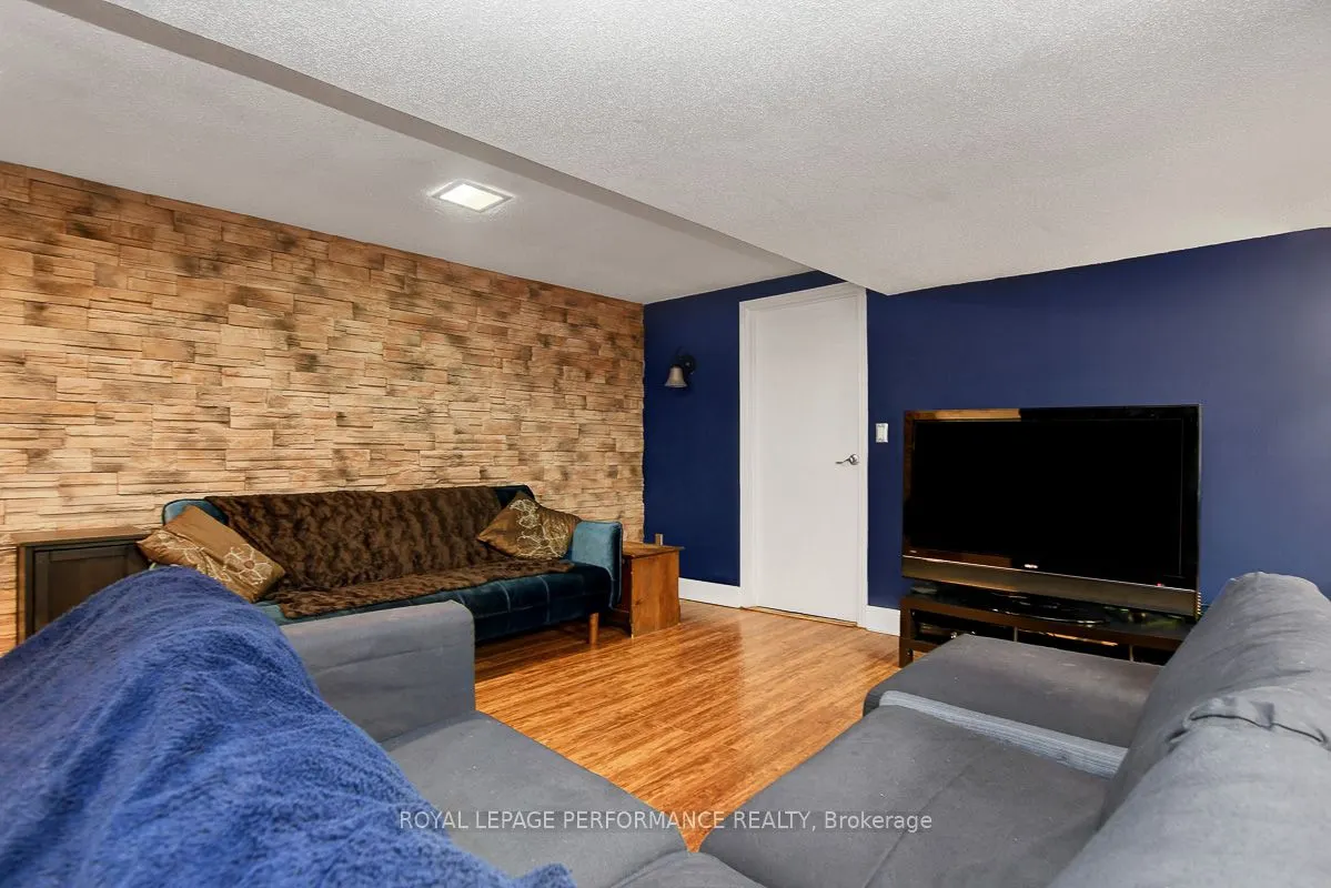 6 Sellers Way