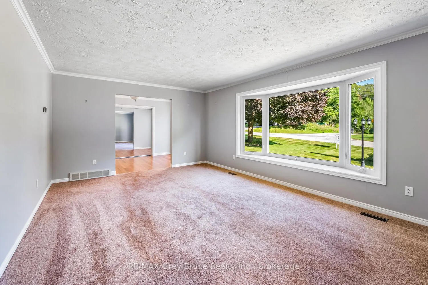 699 20TH Street W