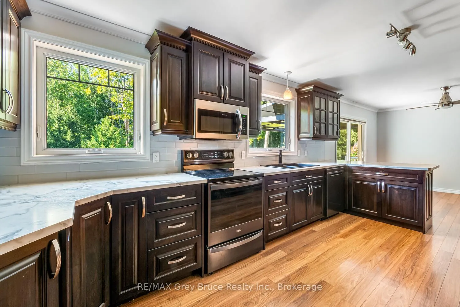 699 20TH Street W