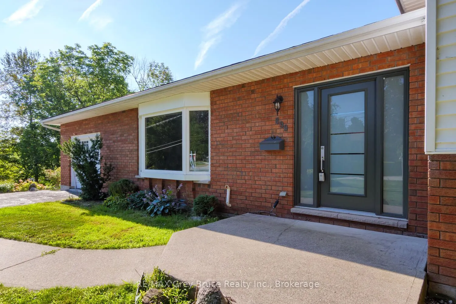 699 20TH Street W