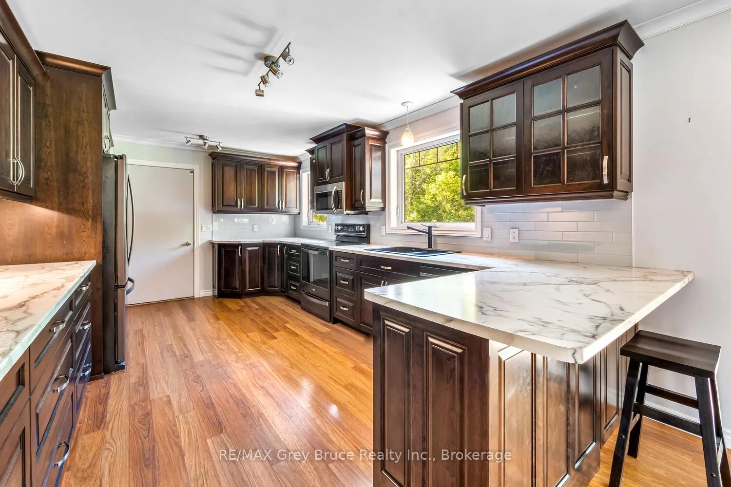 699 20TH Street W