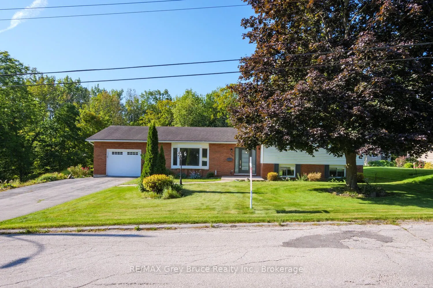 699 20TH Street W