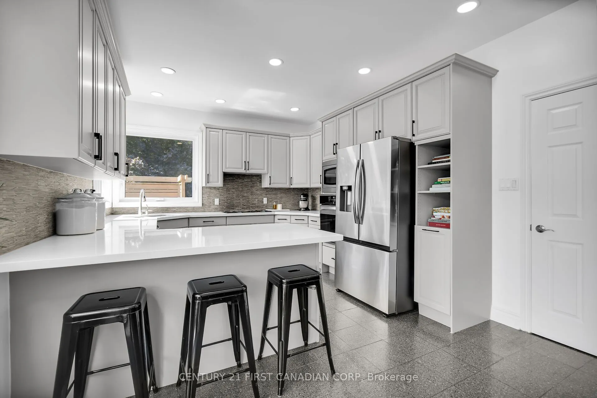 768 Franklinway Crescent