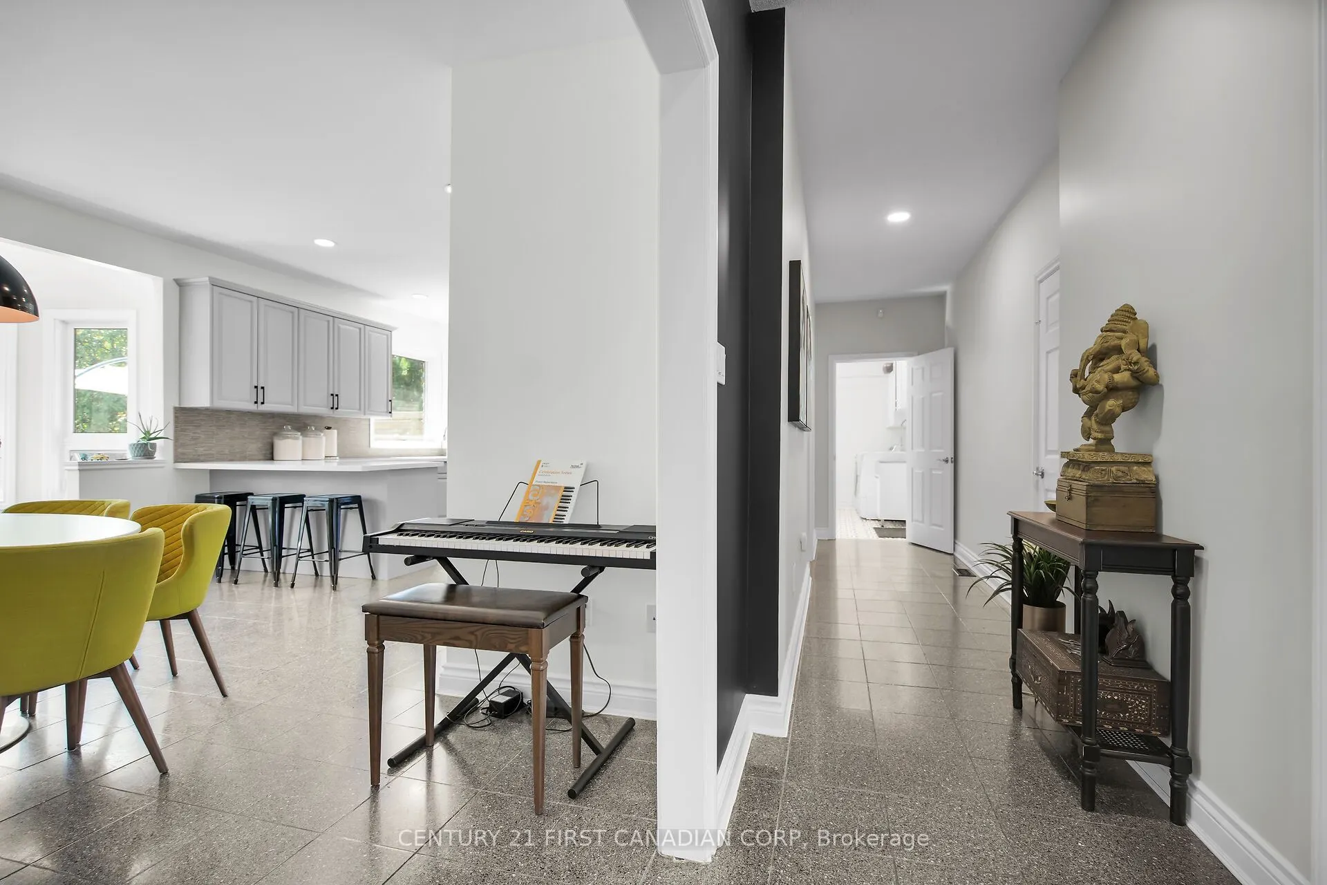 768 Franklinway Crescent