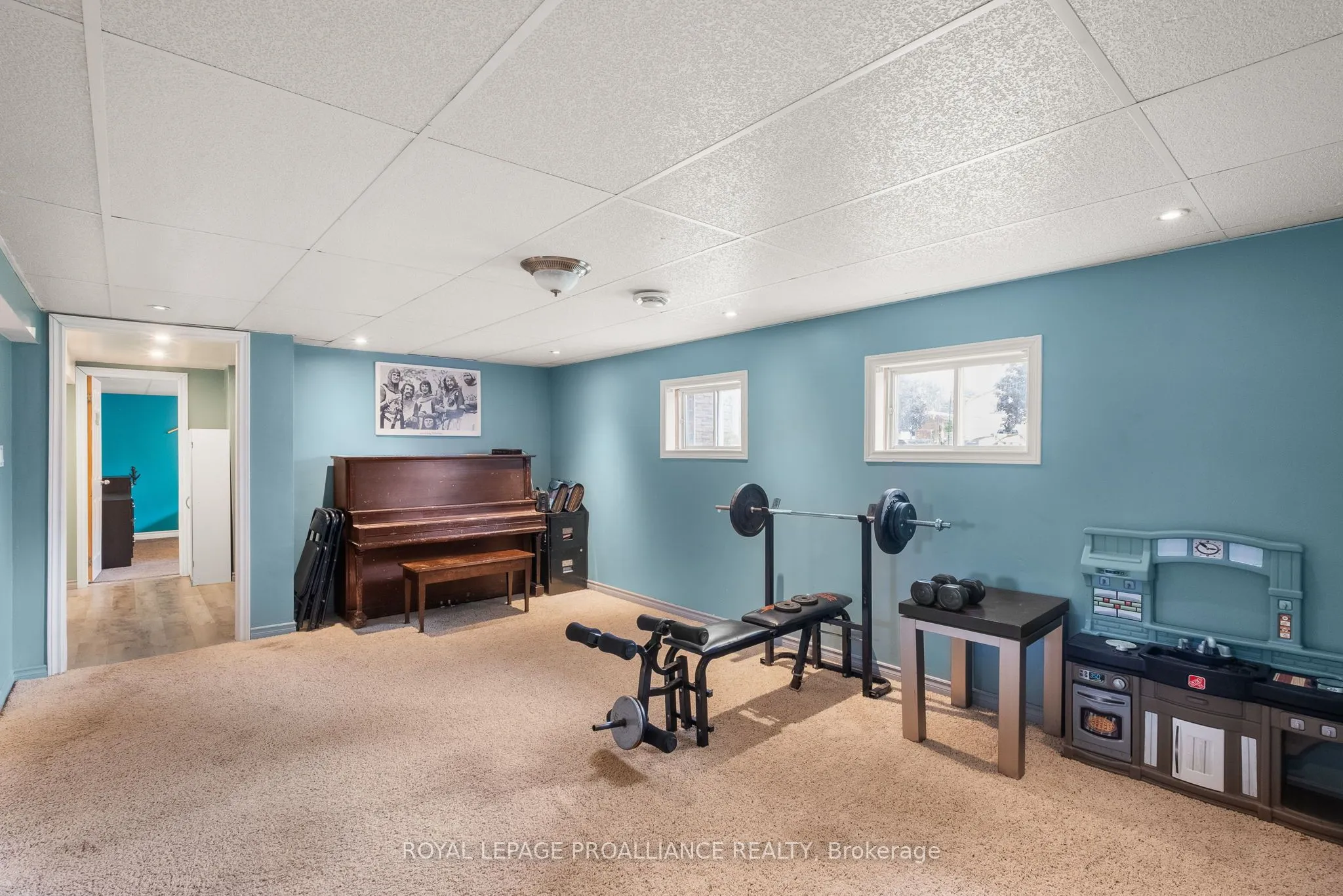8 Oriole Crescent