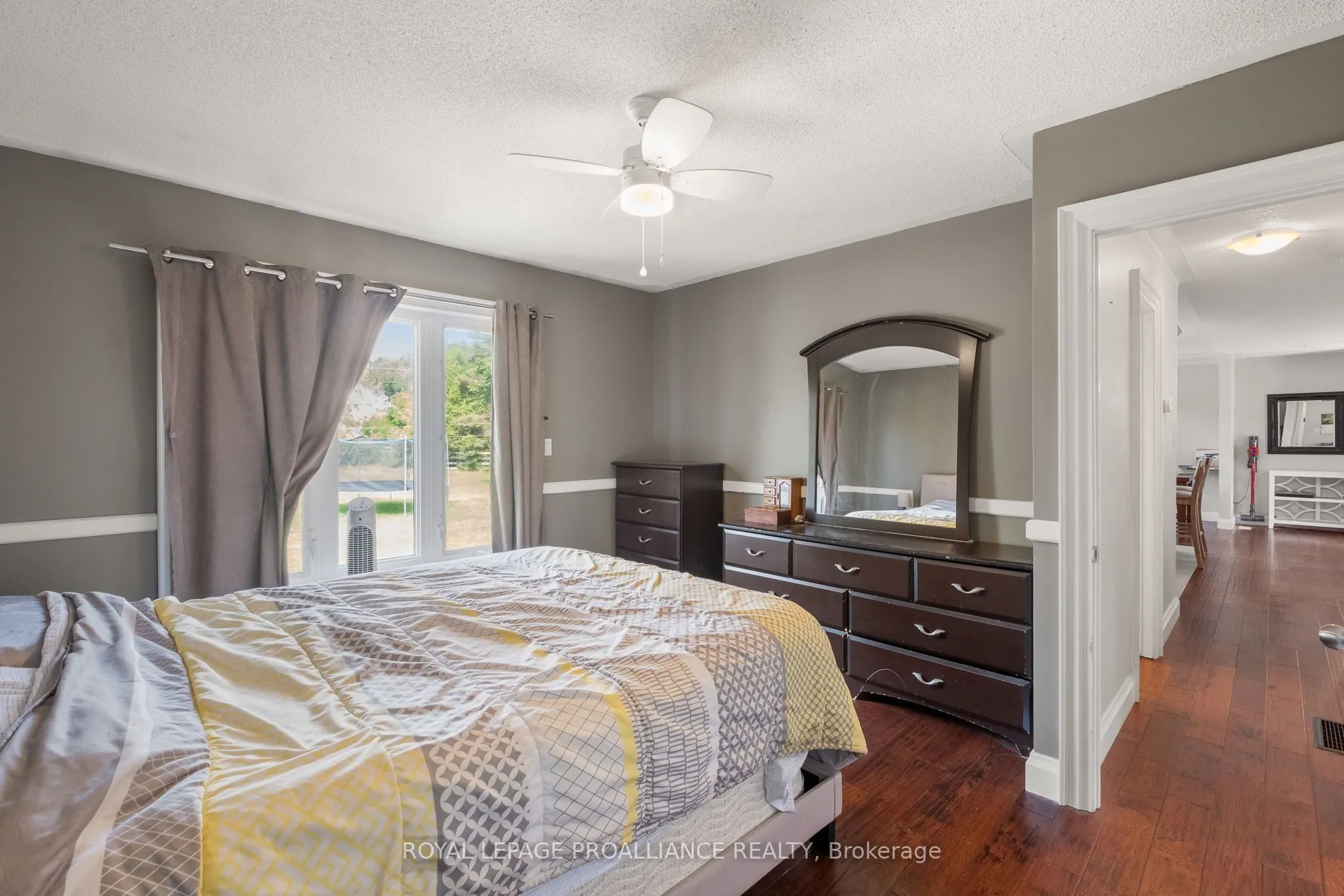 8 Oriole Crescent