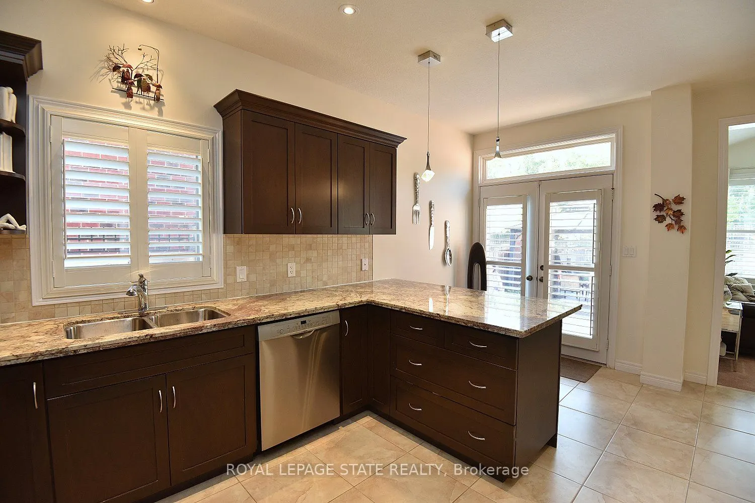12 Degrow Crescent