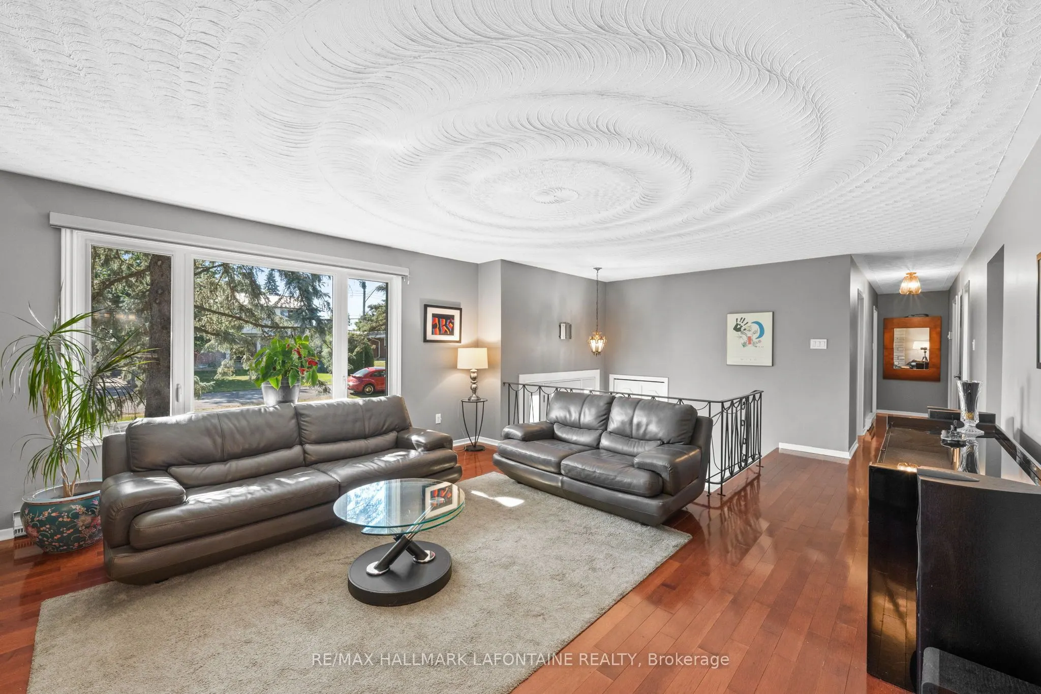 6941 Sunset Boulevard