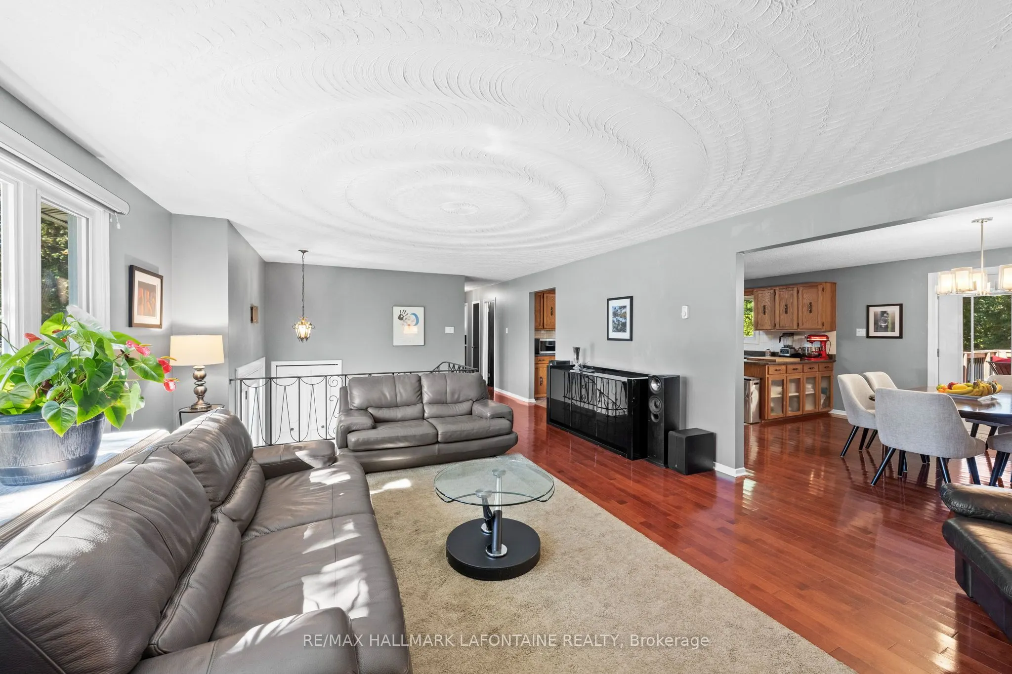 6941 Sunset Boulevard