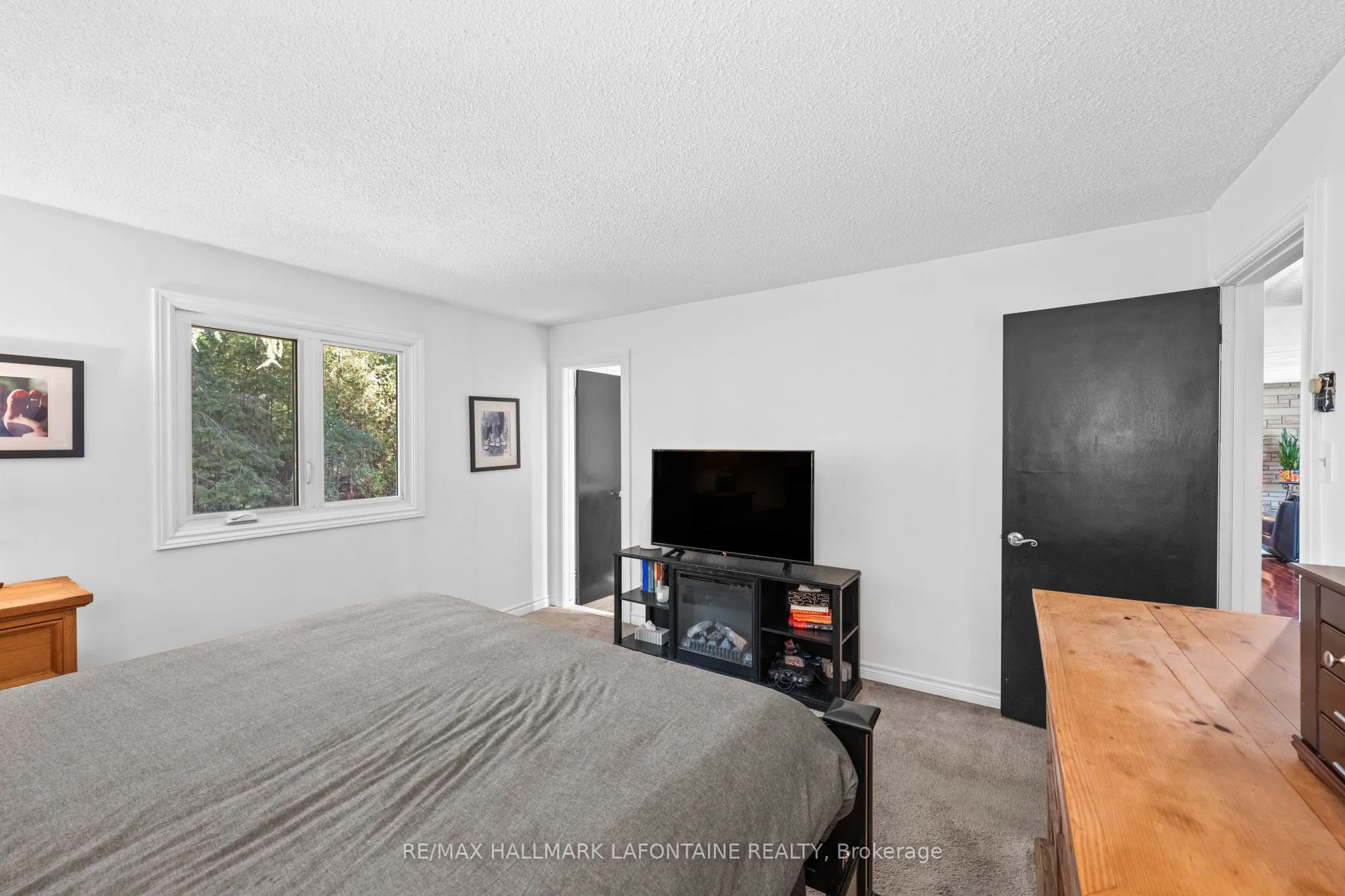 6941 Sunset Boulevard