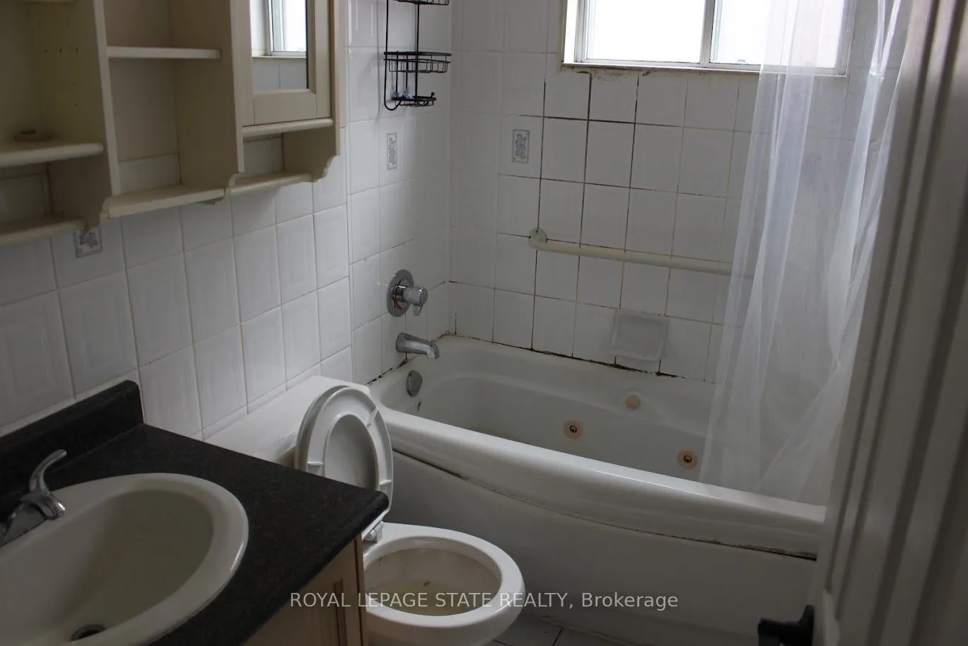 851 Queenston Road, #204
