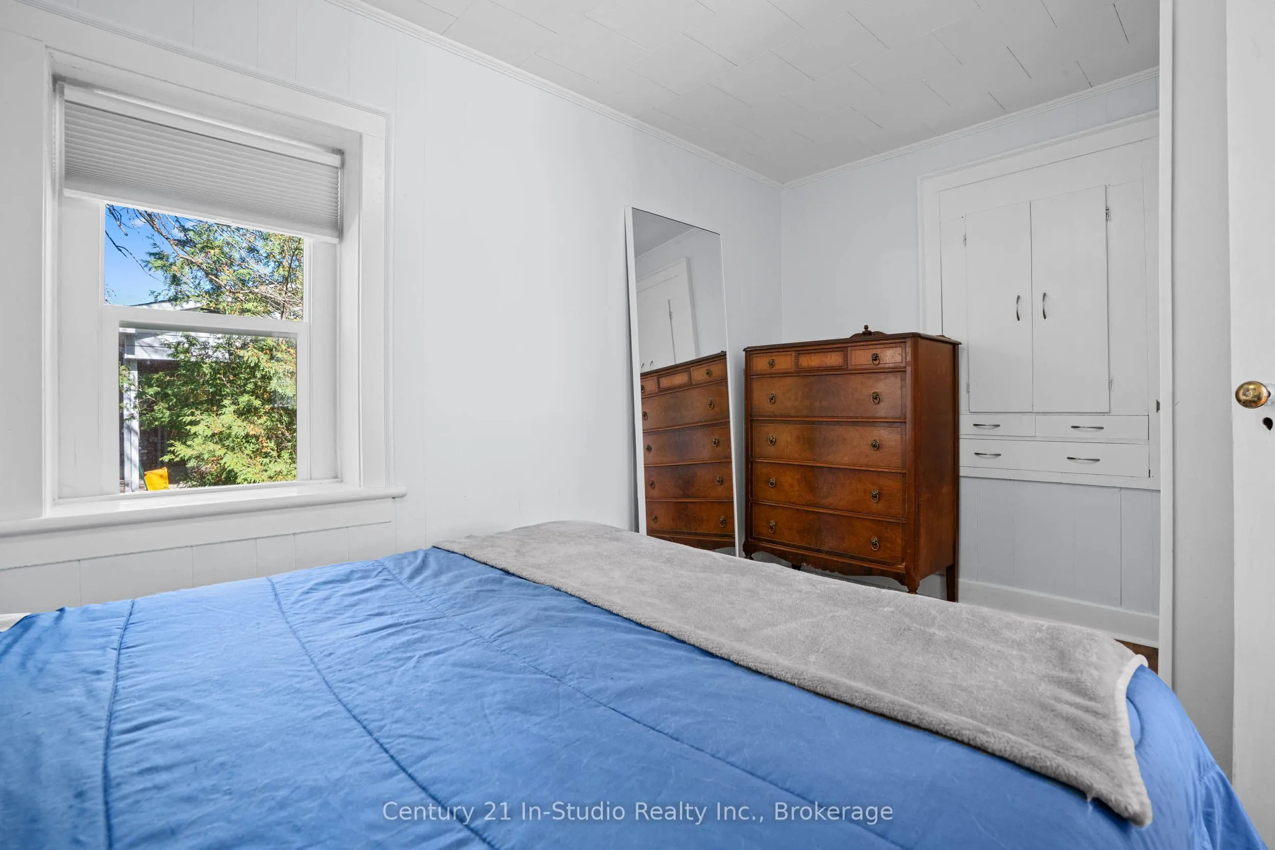 2732 3rd Avenue W
